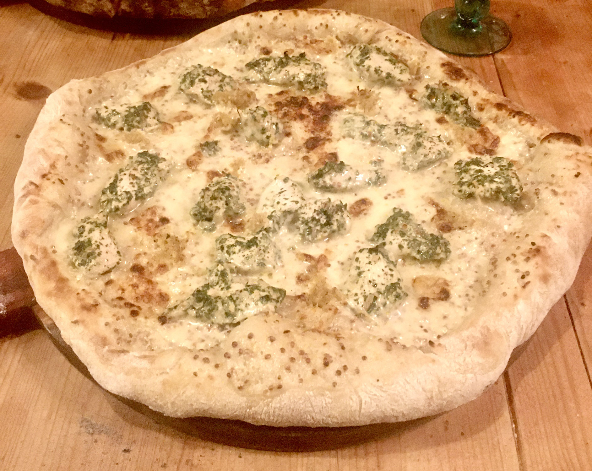 Encore une nouvelle pizza à la carte.