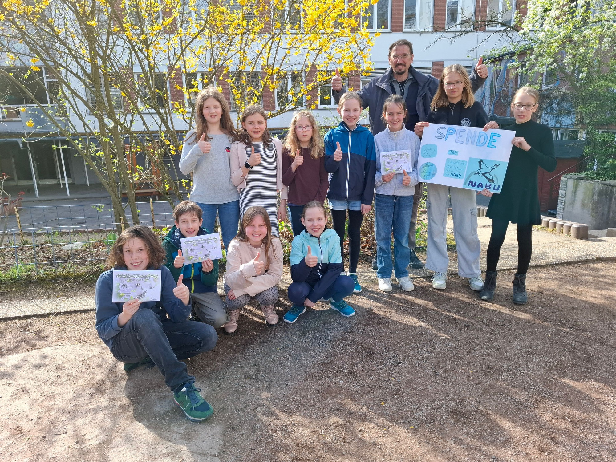 Spende der Umwelt-AG der Viktoriaschule