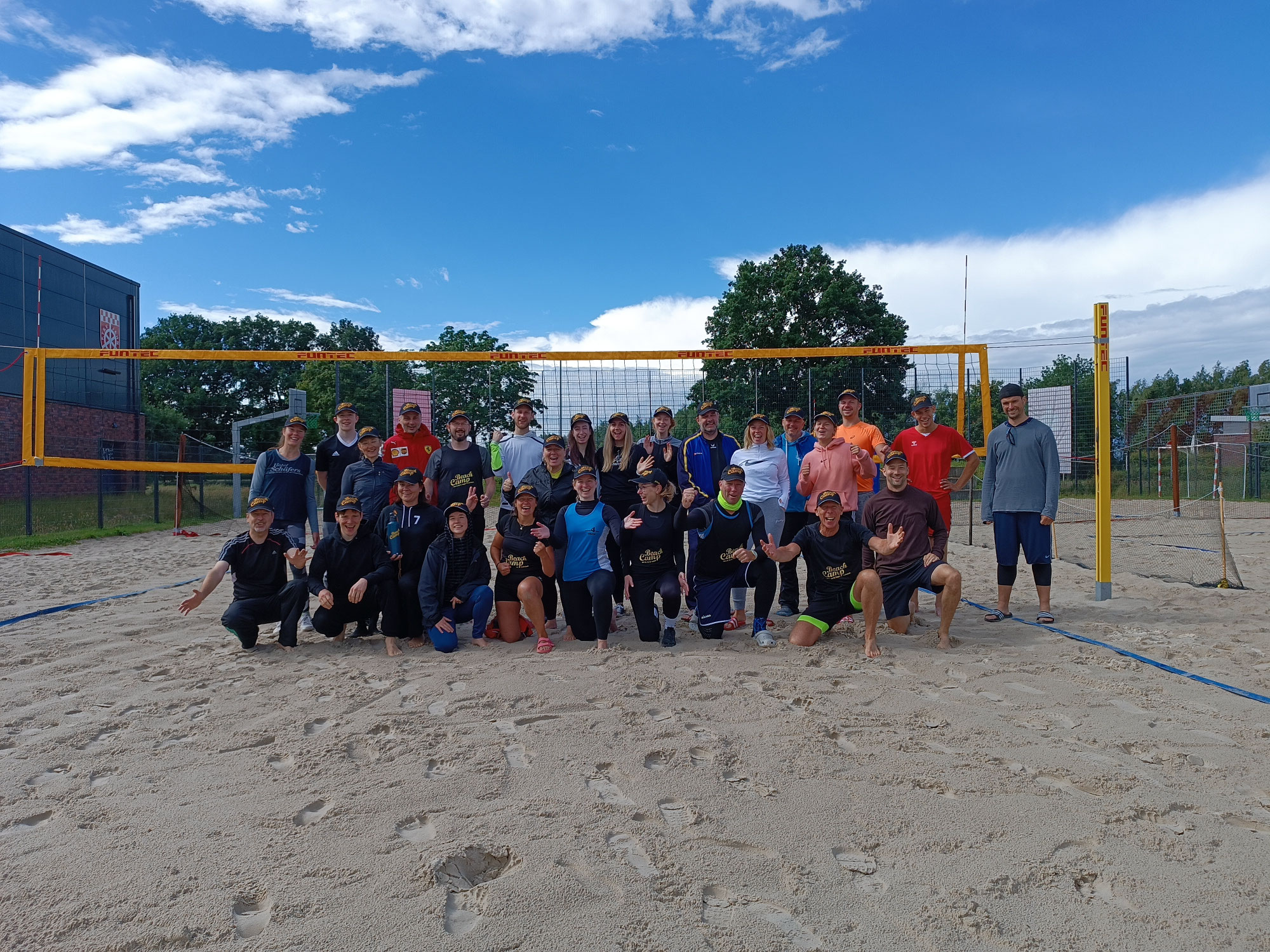 Glückliche Gesichter überstrahlen Regenschauer beim 4. Brinkumer Beach-Camp