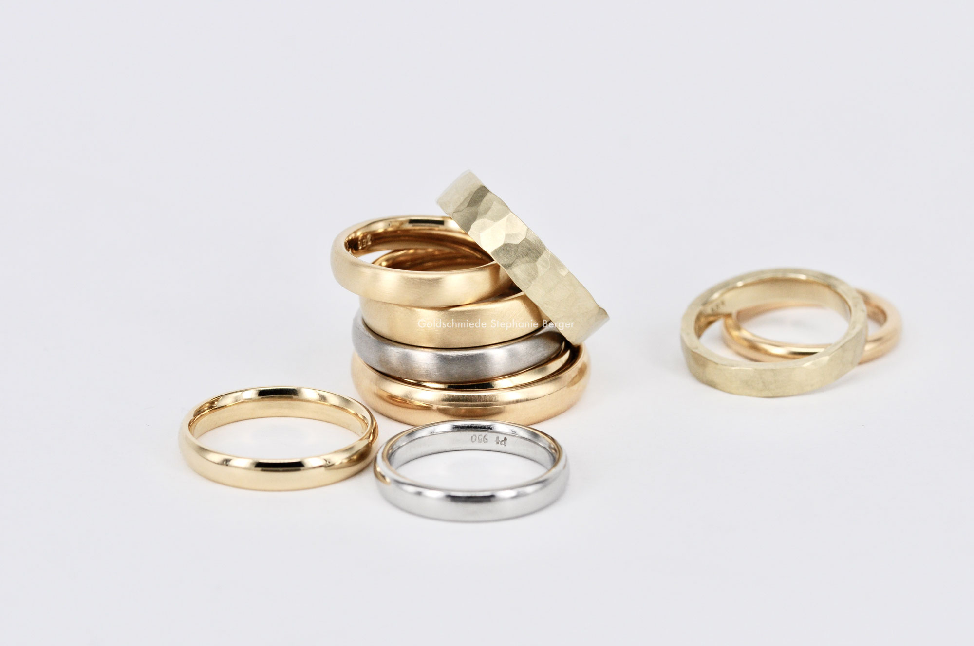 Moderne, schlichte Trauringe – Zeitlose Begleiter für's Leben