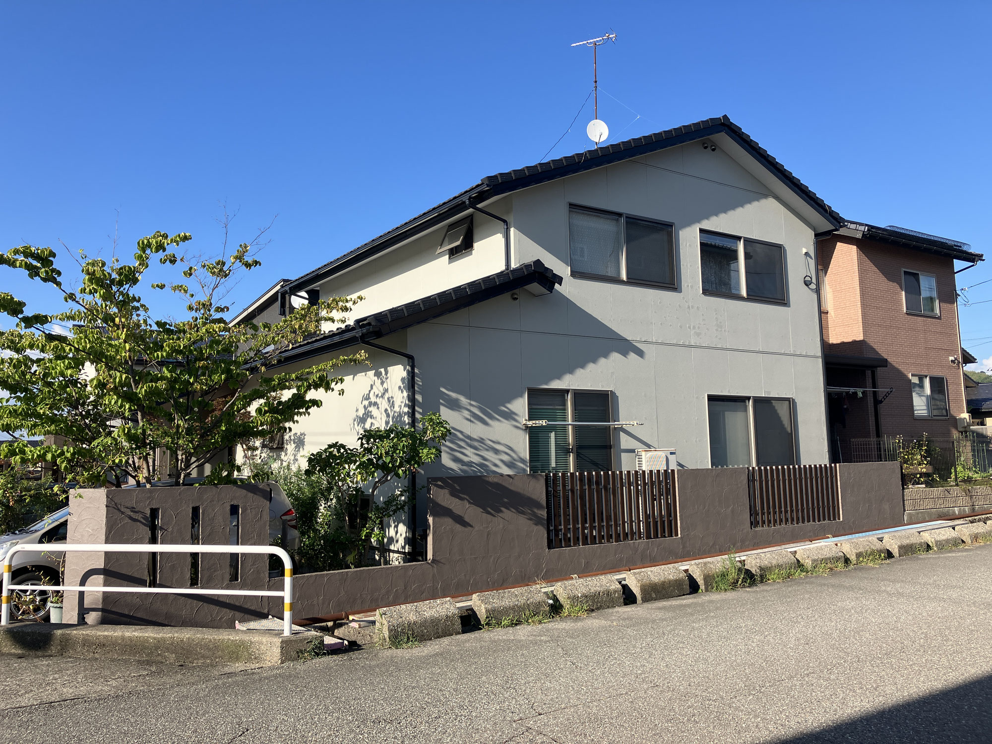 外壁も気持ちも明るく