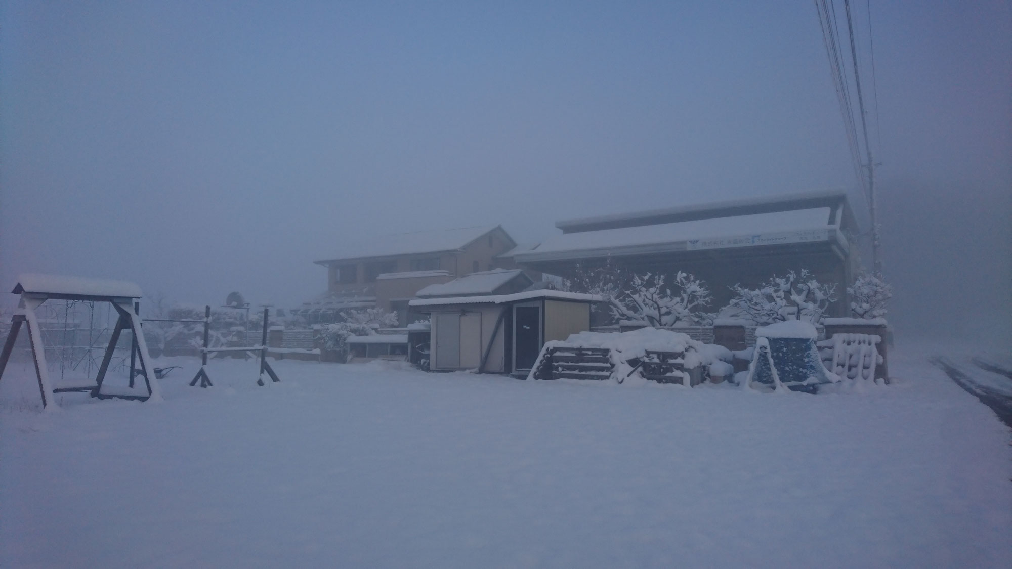 雪の日も明るい！スカイライトチューブの実力と家族のひととき【1926年創業・永盛板金】