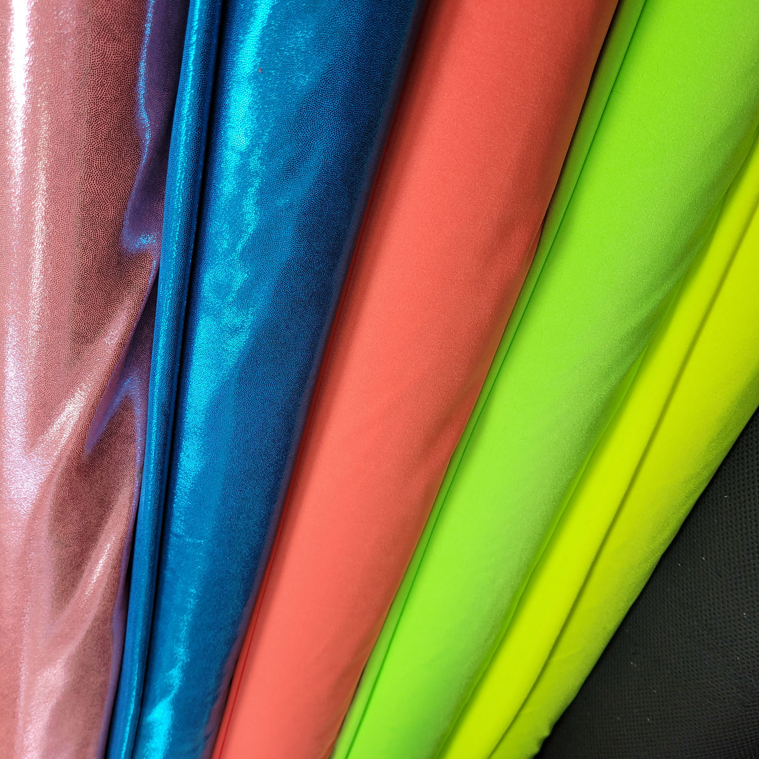 Lycra und neonfarbene Stoffe