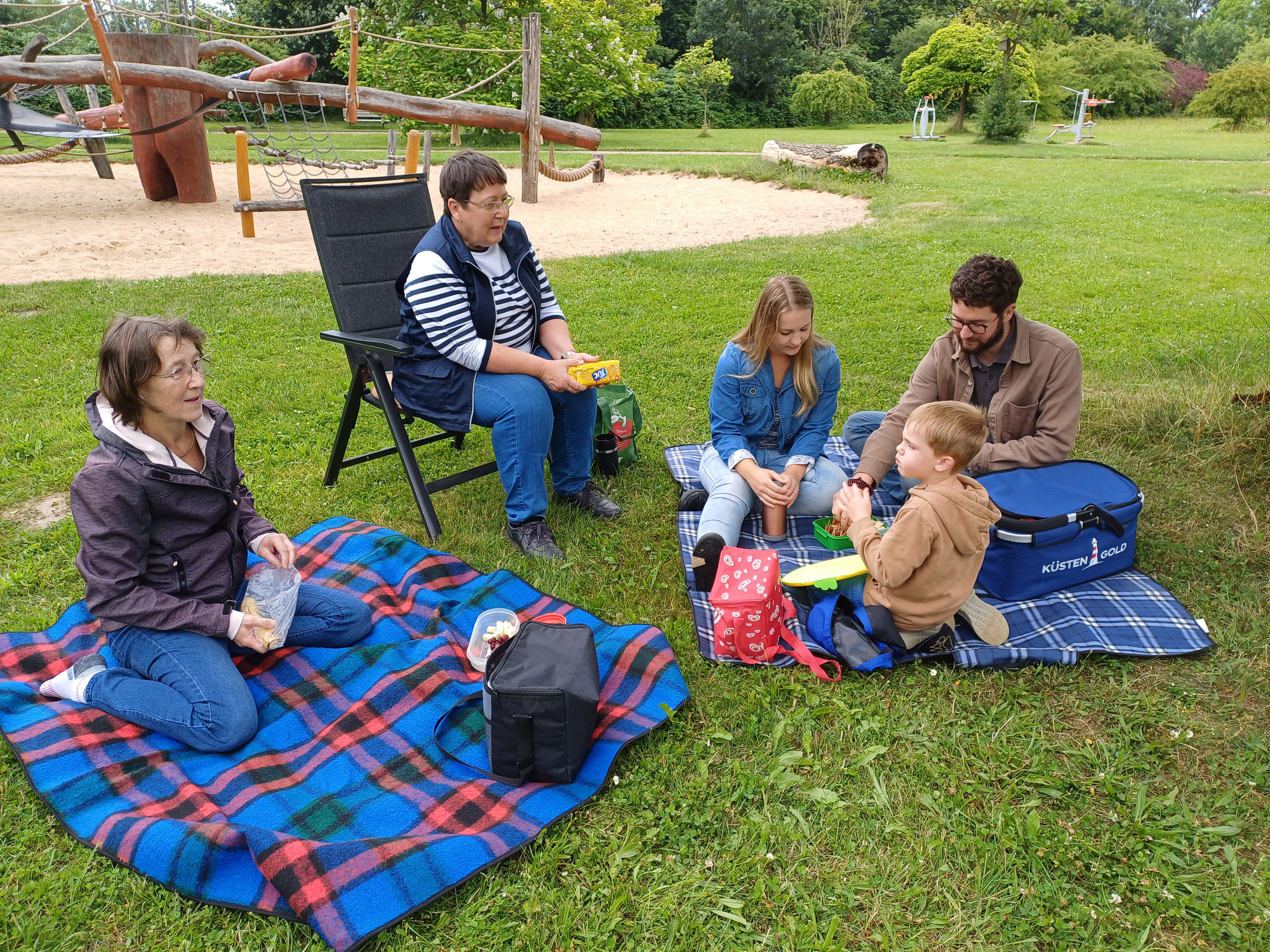 Mehrgenerationen-Picknick im Baumpark, 13. Juli, 15:00