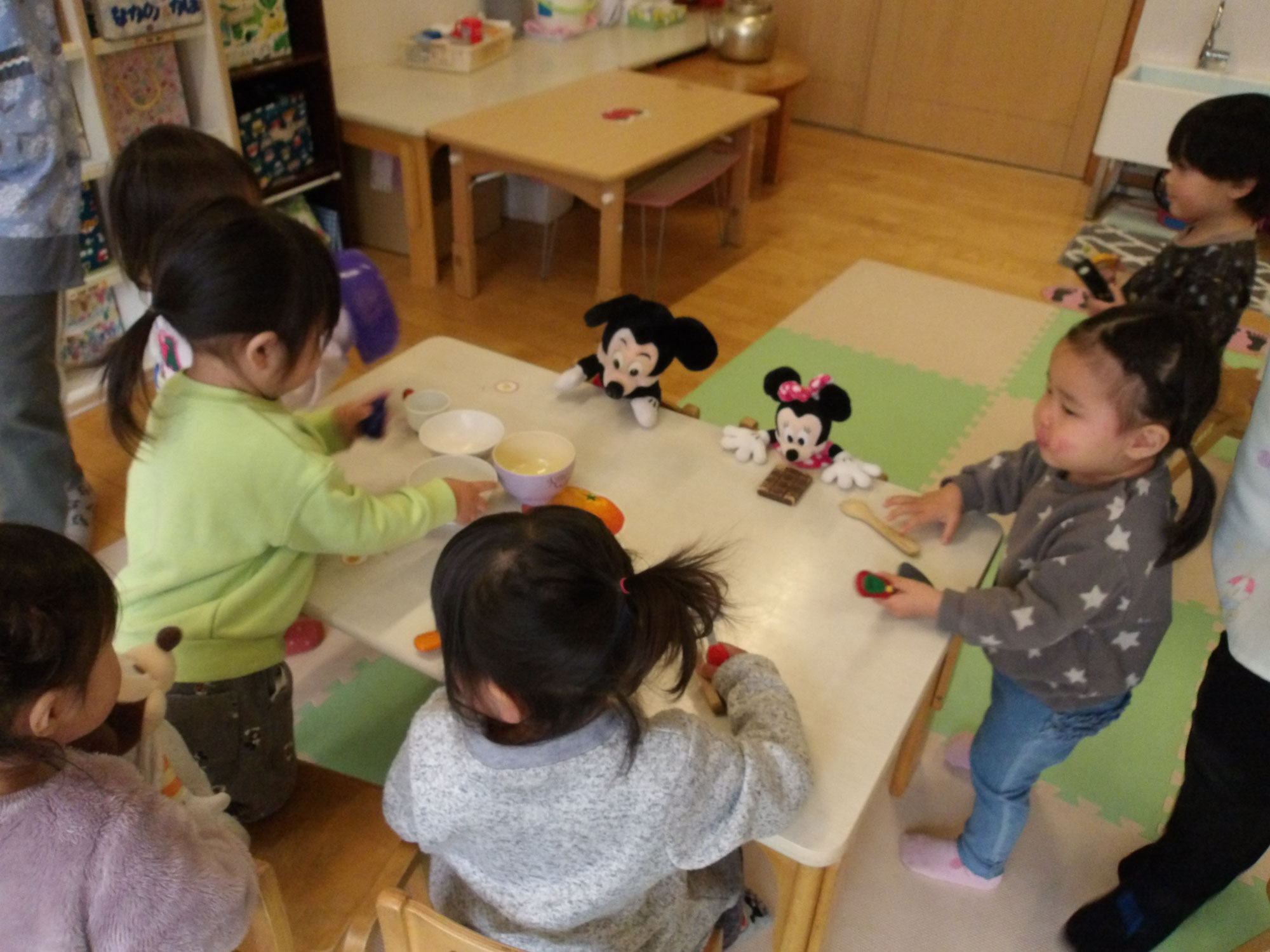 ０歳児・1歳児　遊びの様子