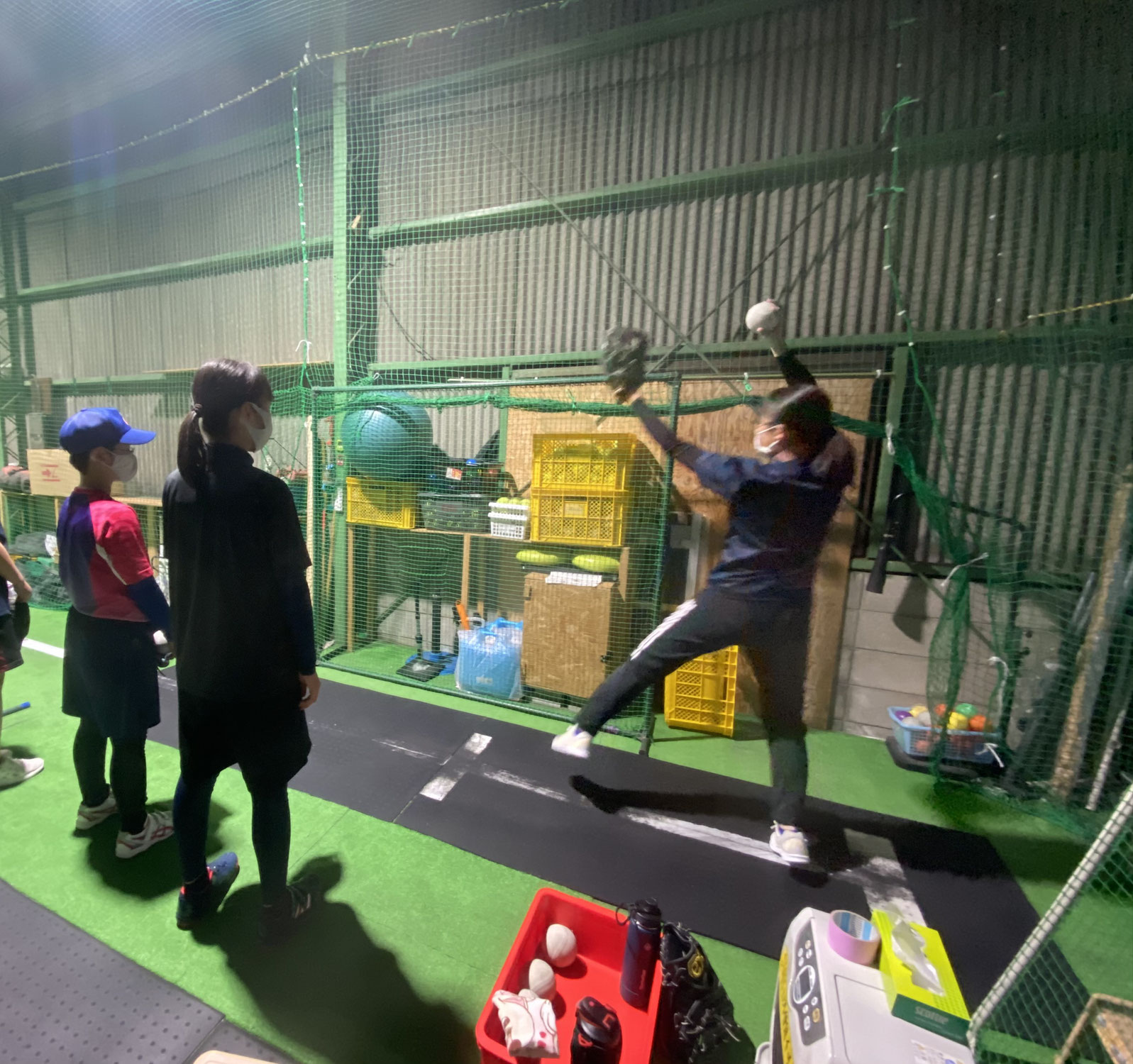 ソフト部で頑張っている中学生女子に人気／投手少人数レッスン