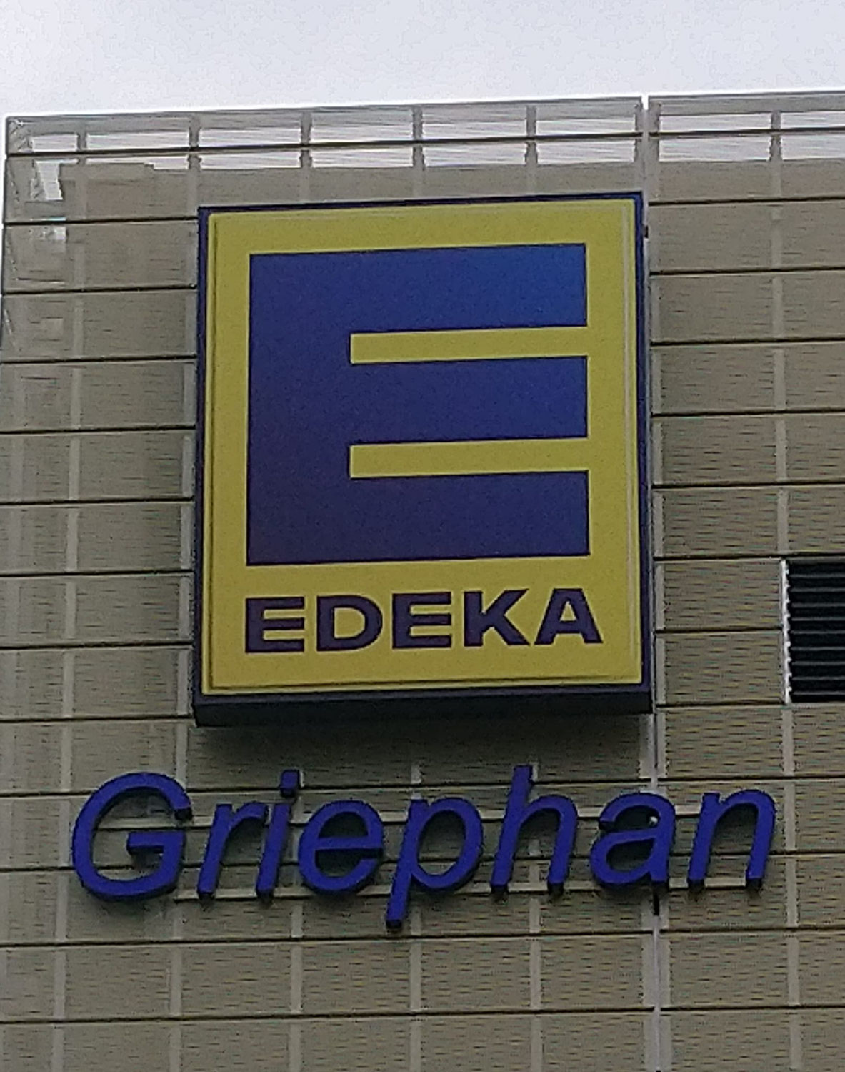 Nach Abriß, folgt Neubau - Wiedereröffnung von Edeka