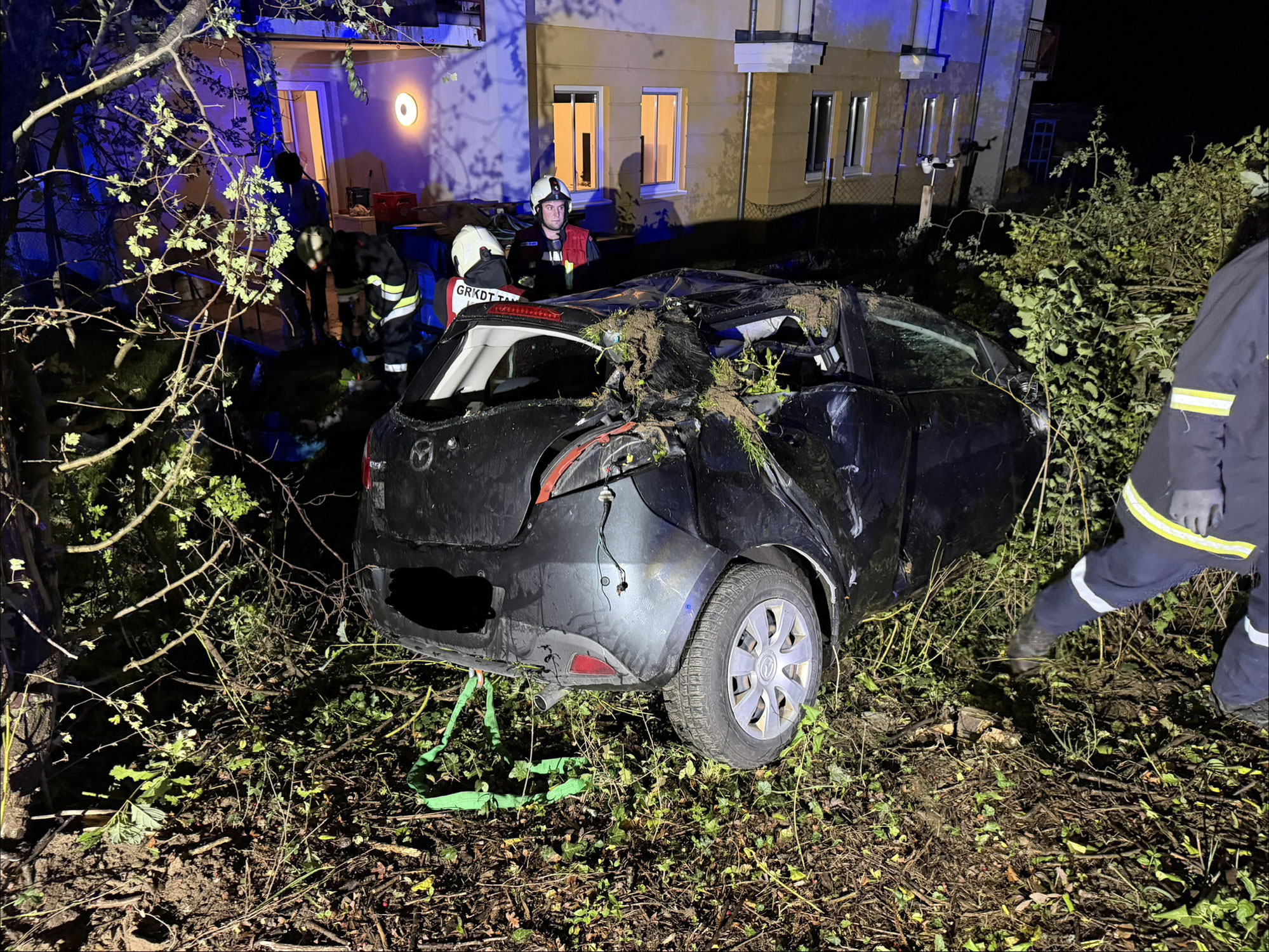 Gebäudebrand und Verkehrsunfall in einer Nacht