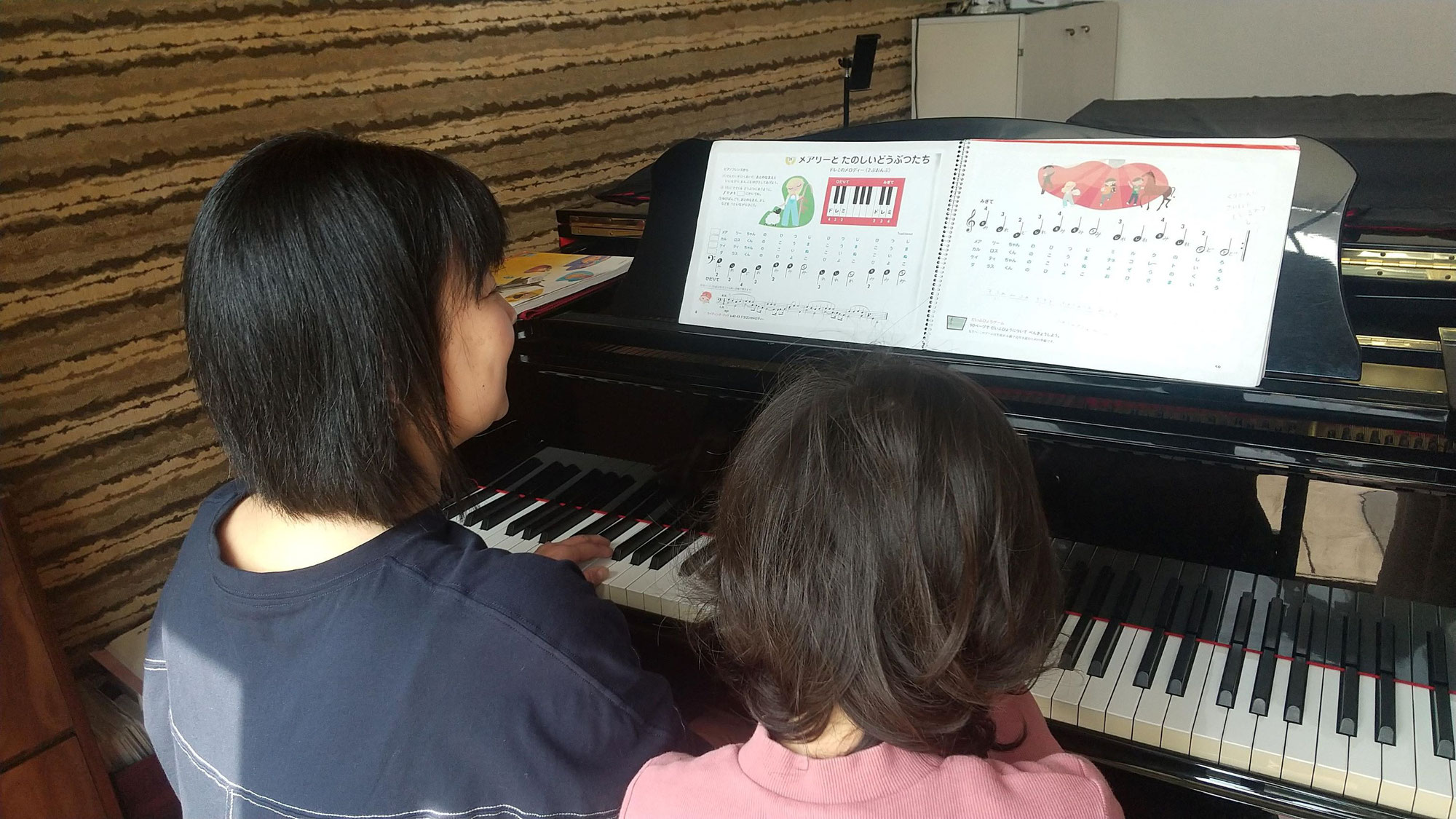 親子で連弾レッスンを楽しんでいます！