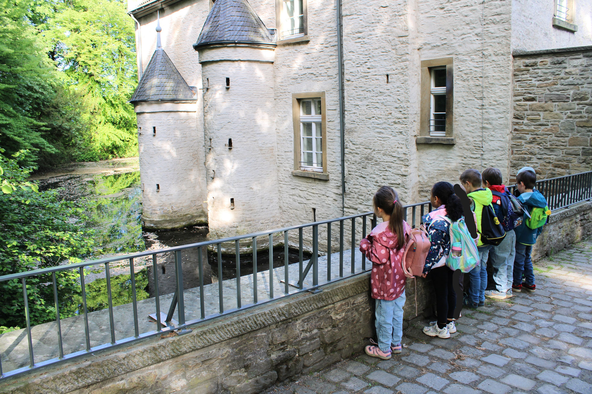 Die Vorschulkids on Tour: Besuch beim Wasserschloß