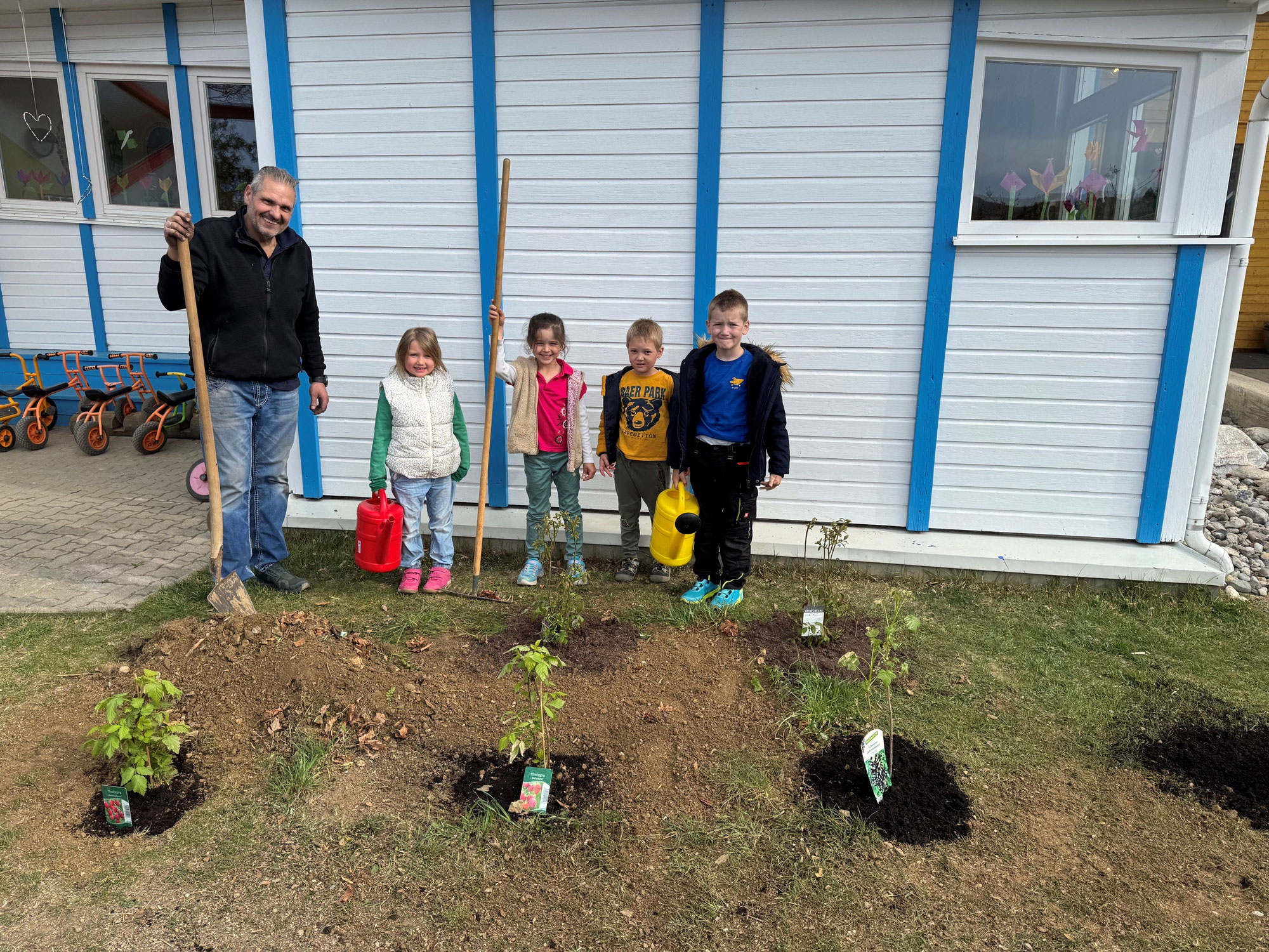 Beerensträucher für den Kindergarten Semriach