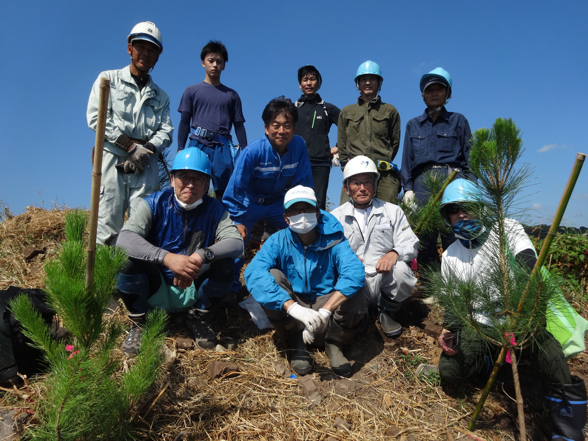 賀茂島の景観を守る会　植樹作業