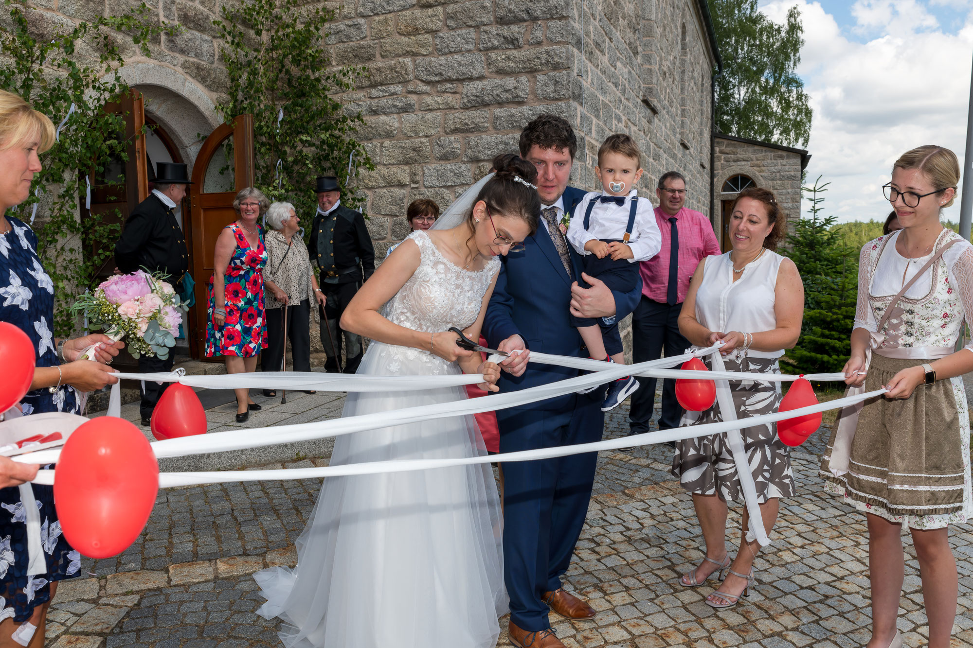 Überraschungen und Spalier für Julia und Christof