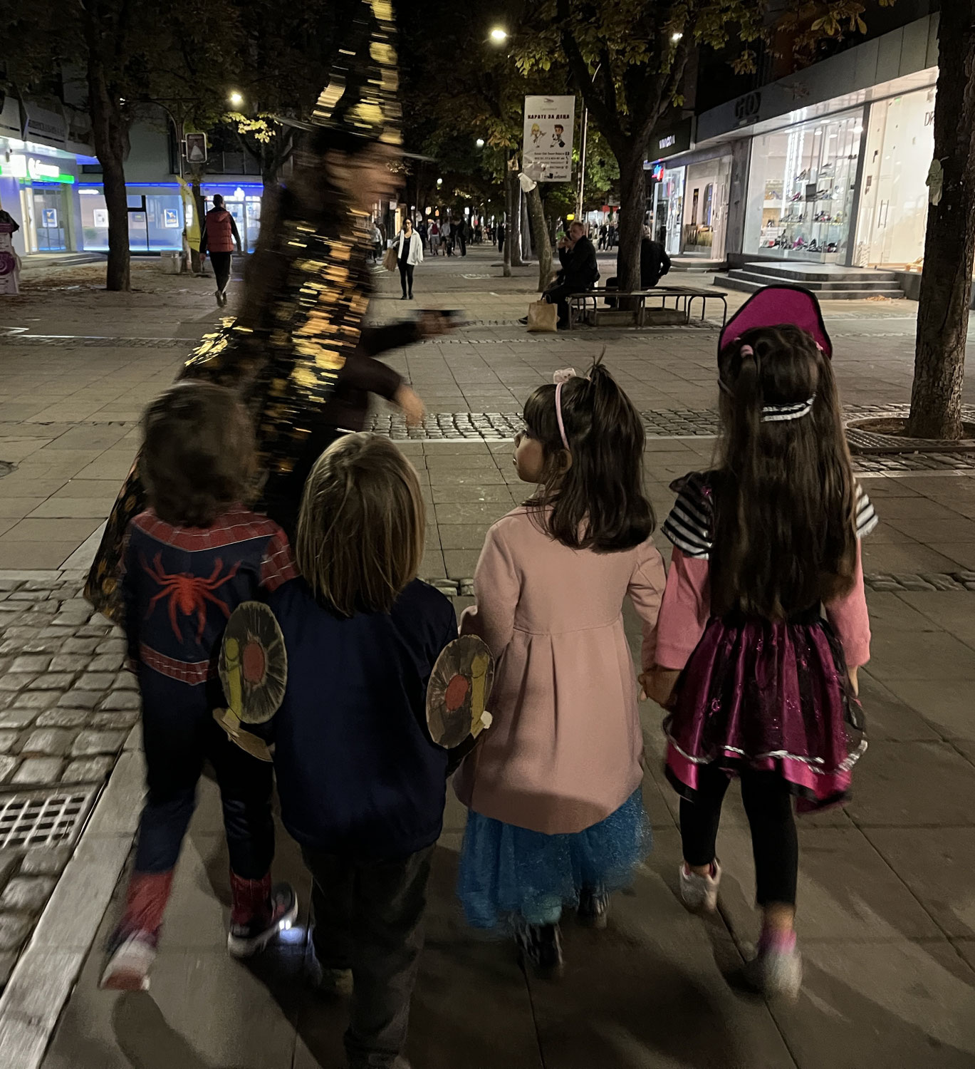 Wie feiert man Halloween in Bulgarien mit Kindern?