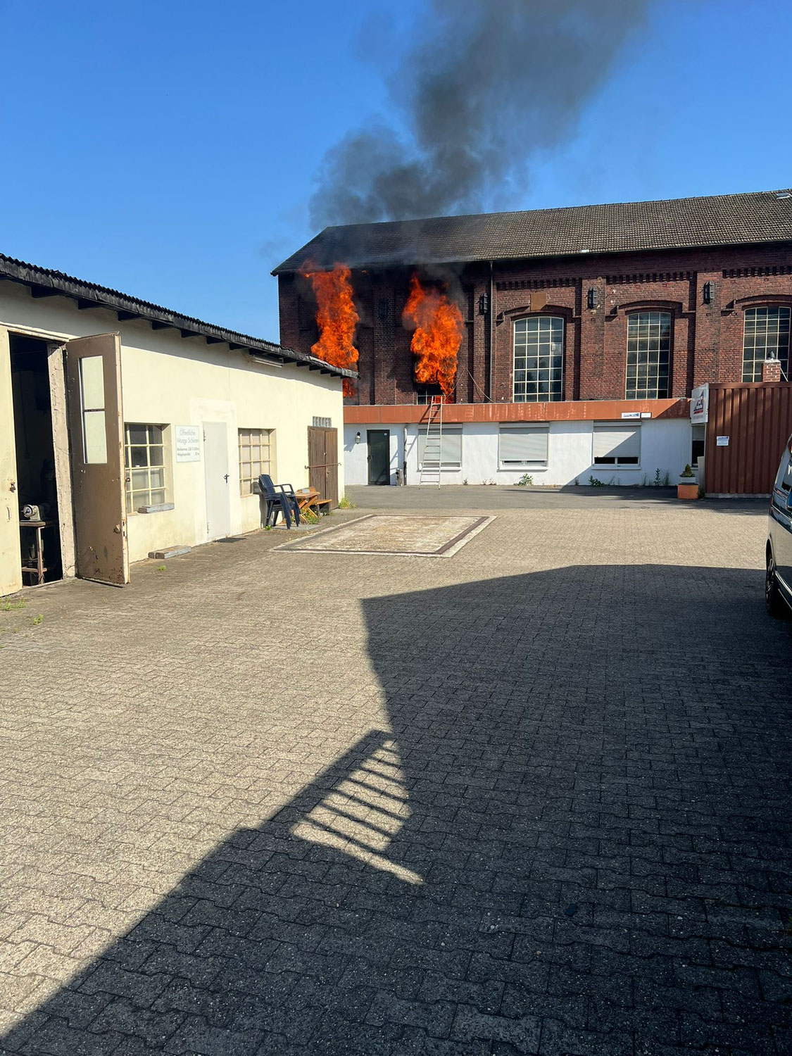 Brand in Nachbargebäude