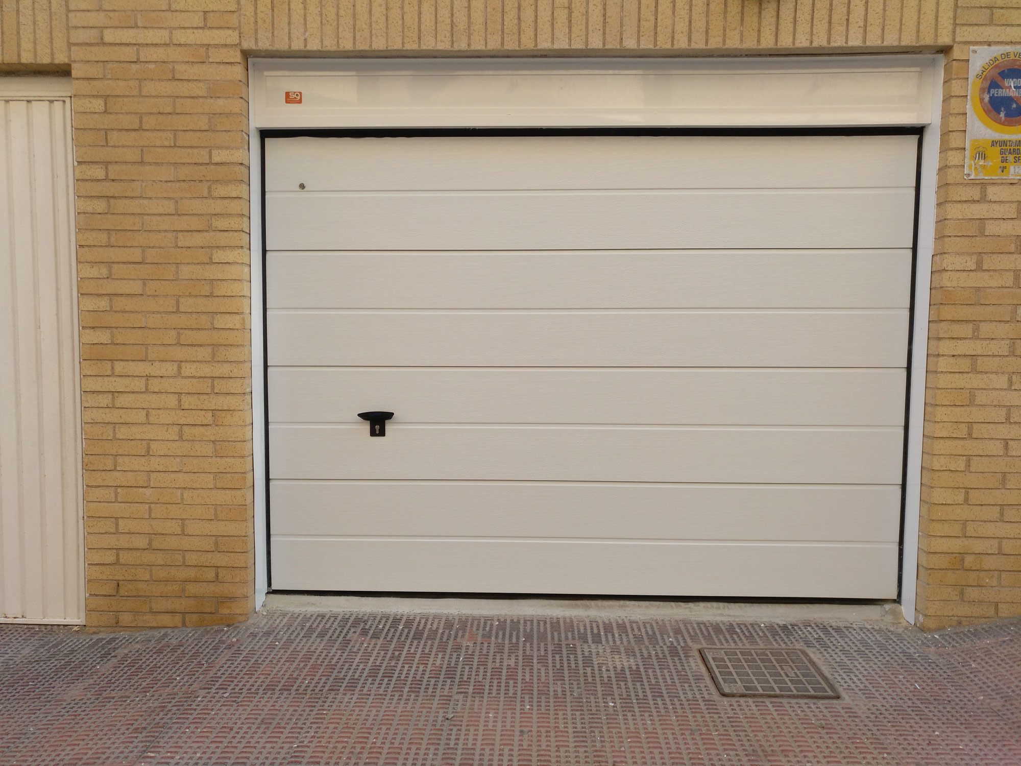 PORTÓN SECCIONAL RESIDENCIAL NOVOFERM IBI