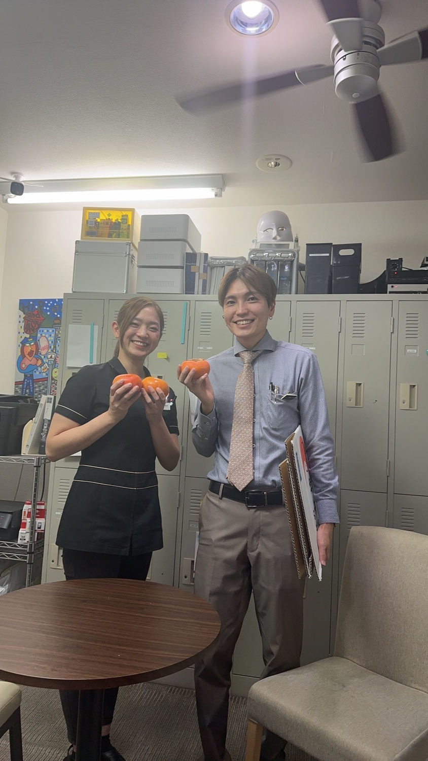 岐阜名産富有柿を東京営業所に送ってあげました。