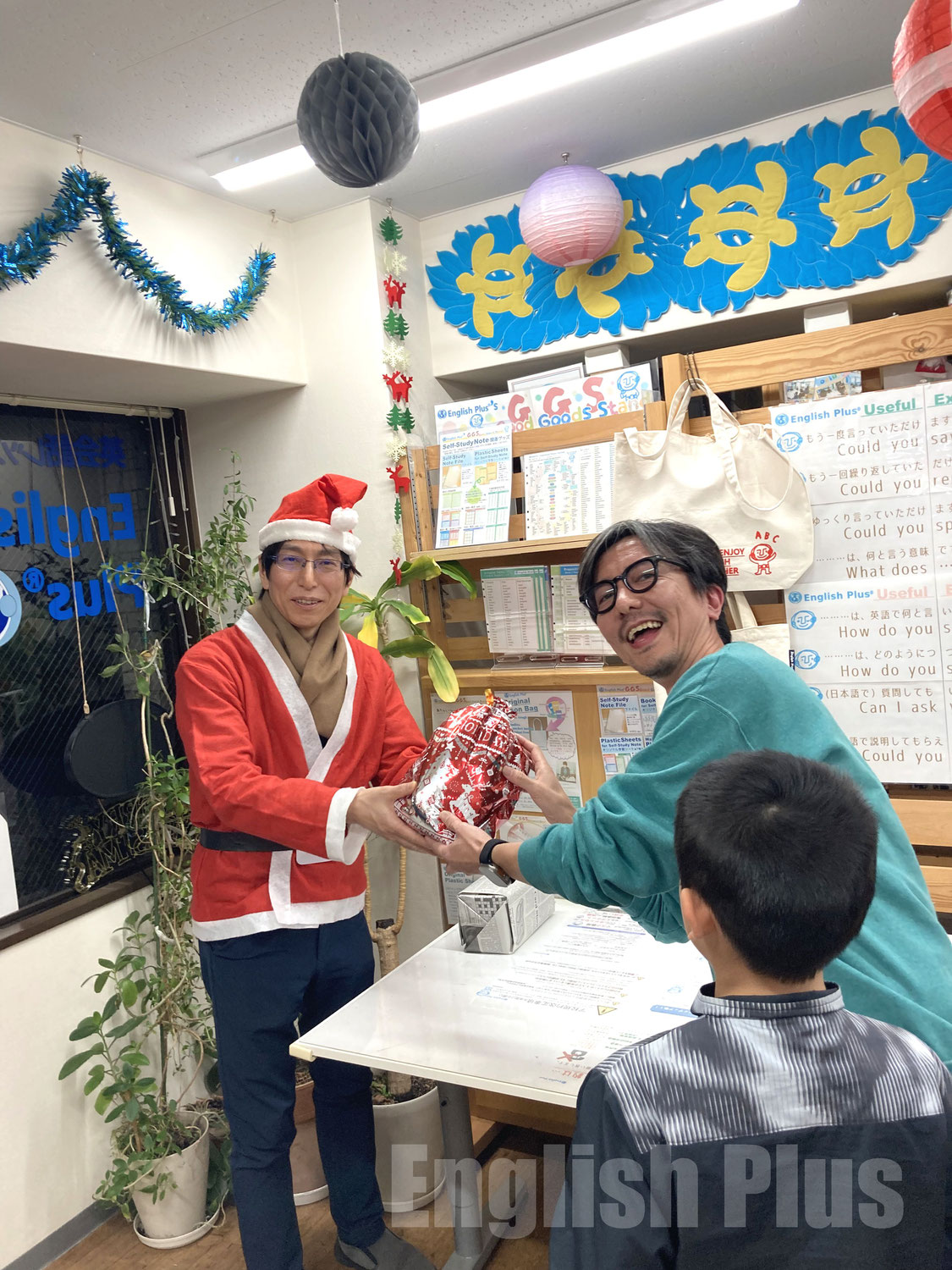 2024年English Plus英語学校内イベント ～ 昨年に引き続きChristmas Partyを開催しました（日本語編）