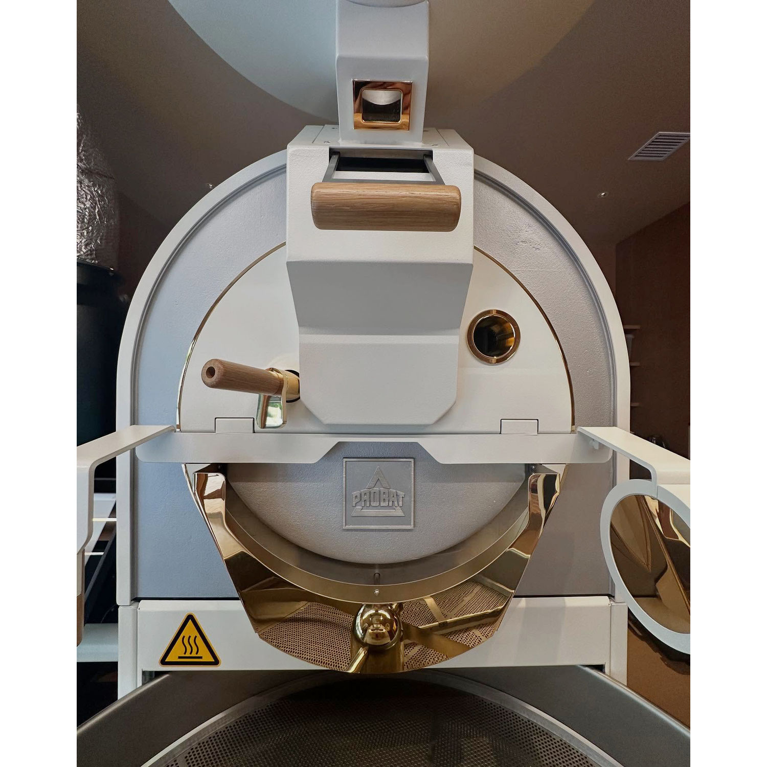福岡市sym( )coffee roasters様のプロバット12kg排煙設備を施工させていただきました