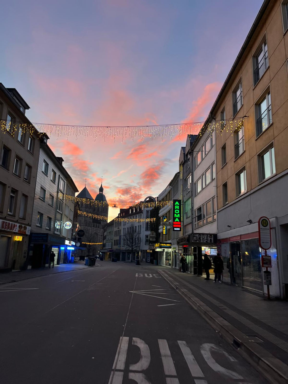 Besuche in der Stadtbibliothek und im Theater