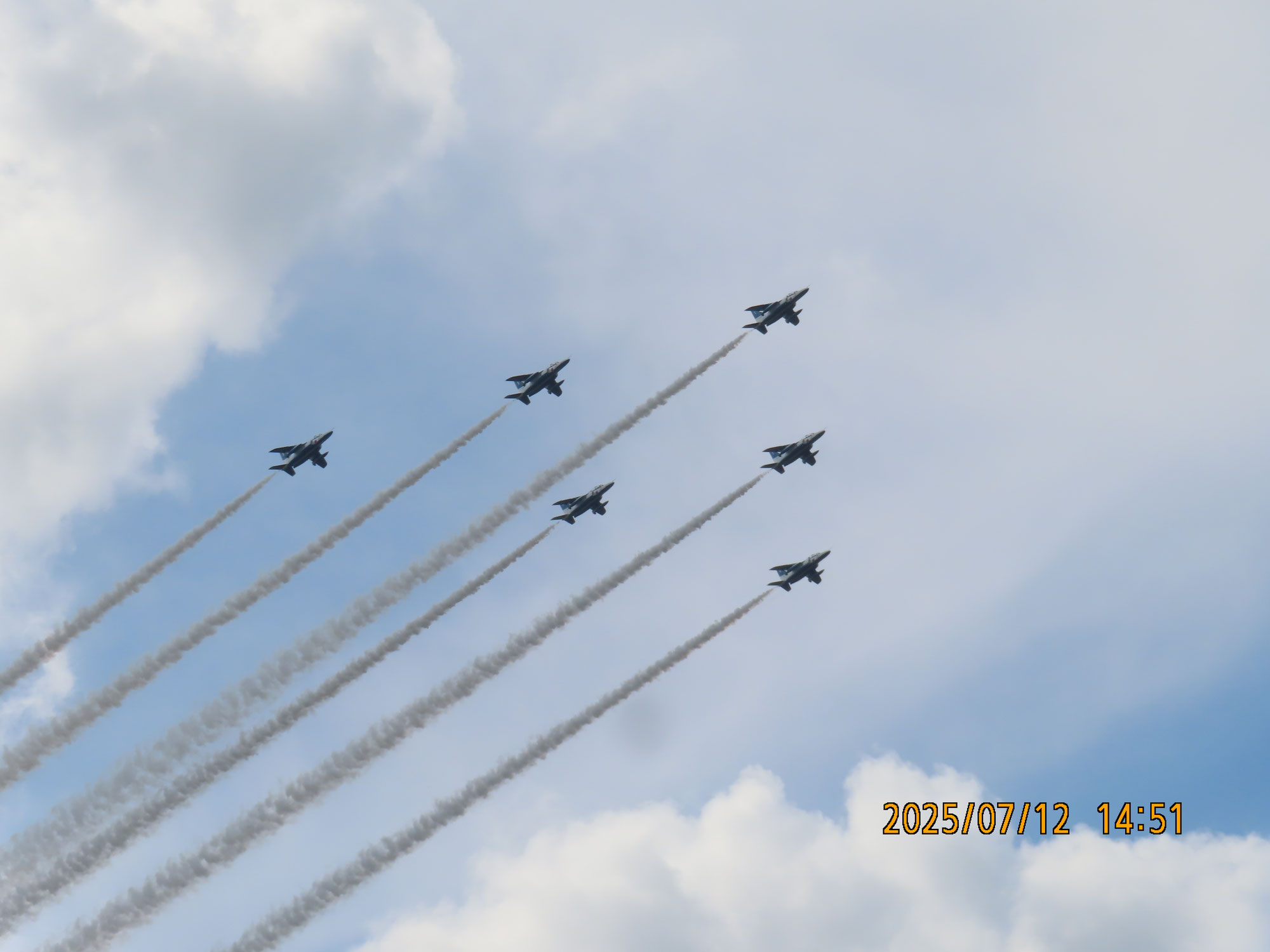 ブルーインパルスが大阪の空にやってきた