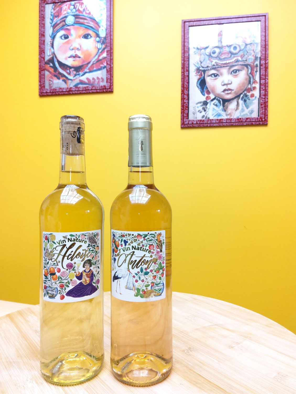 Enluminures sur Mesure – Anton & Héloïse, l’art de transcrire les arômes et les rêves sur des étiquettes pour des bouteilles de vin