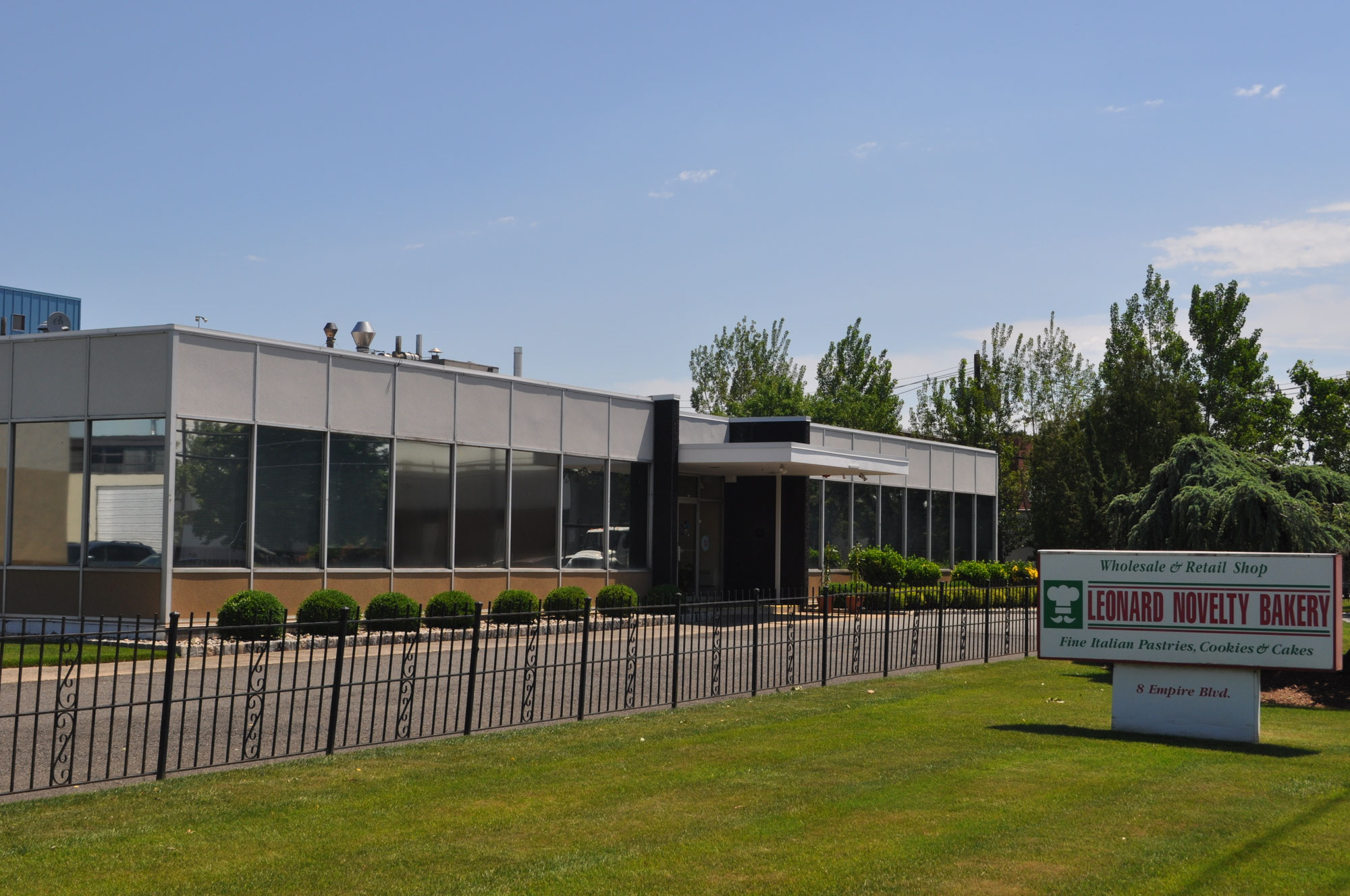 Leonard Novelty Bakery leonardnoveltybakery