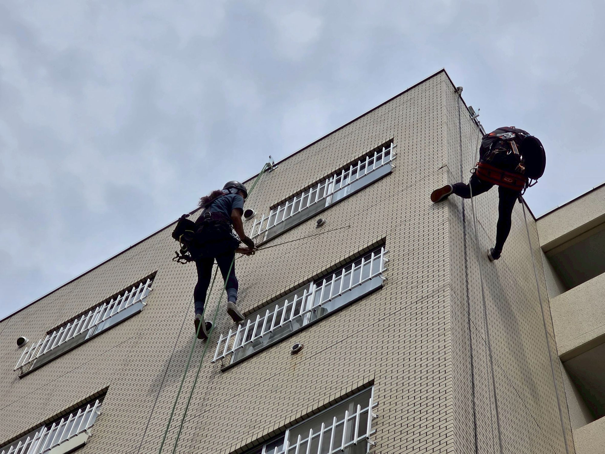 白石区のビルの外壁調査