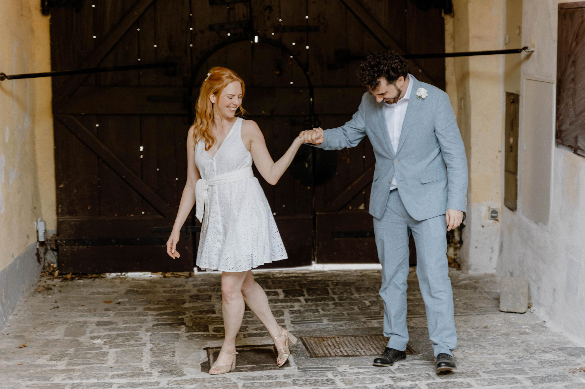 Natürliches Posing bei Hochzeitsfotos: Tipps von eurem Hochzeitsfotografen in der Pfalz