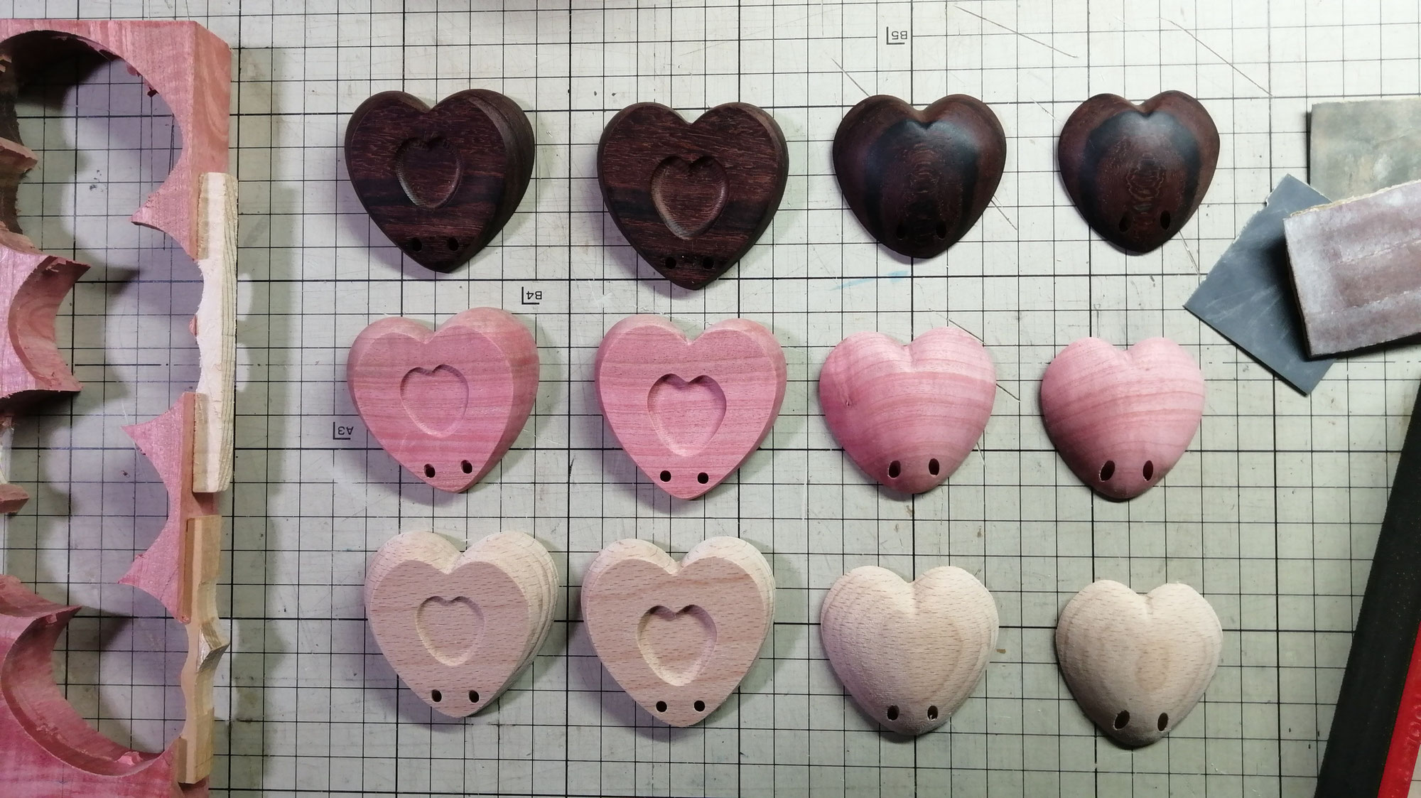 ハート・カスタネット製作中！　Heart castanets under production!