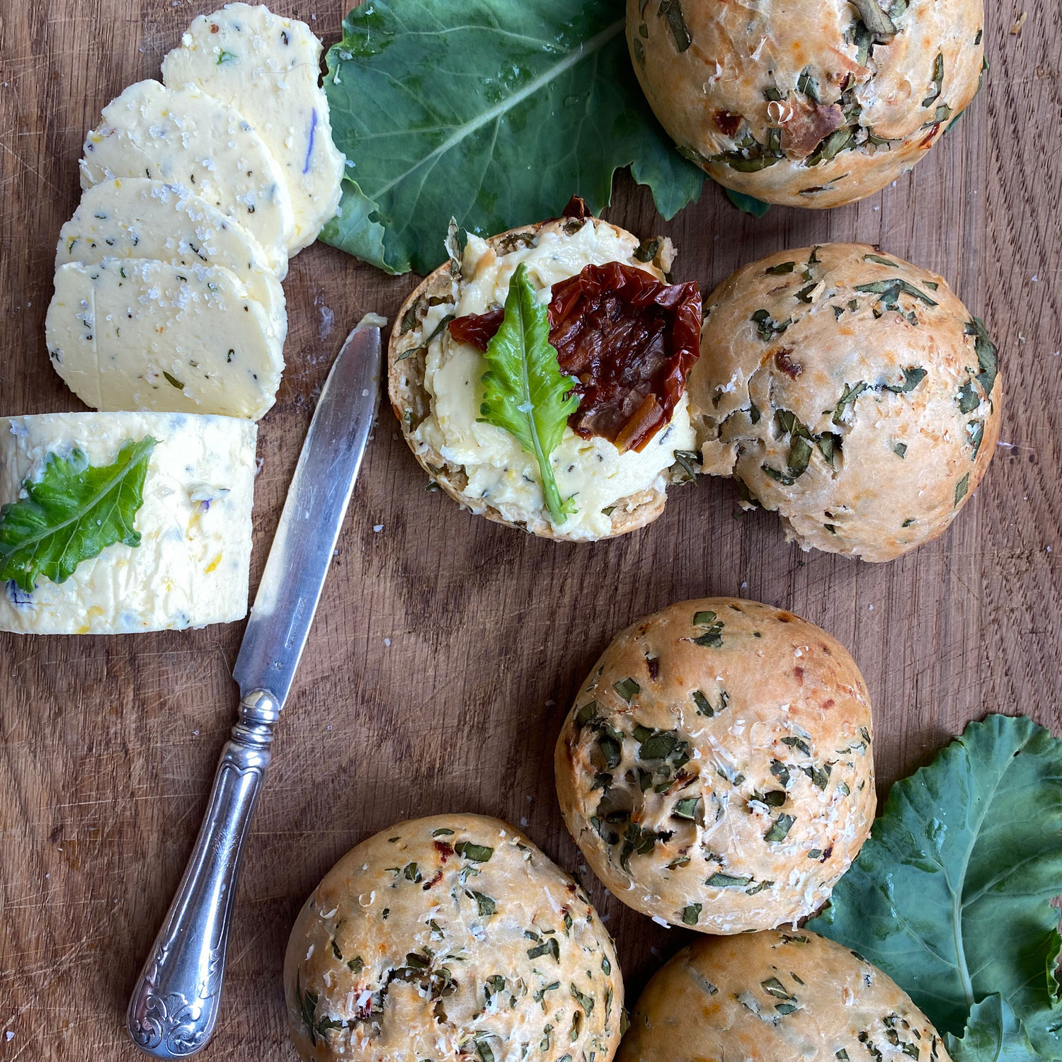 Rolls with kohlrabi leaves and dried tomatoes