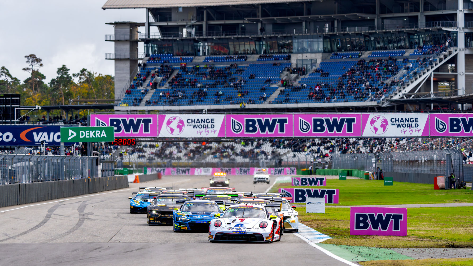 ERFOLGREICHER SAISONABSCHLUSS: POLE-POSITION UND PODESTPLATZ IN HOCKENHEIM