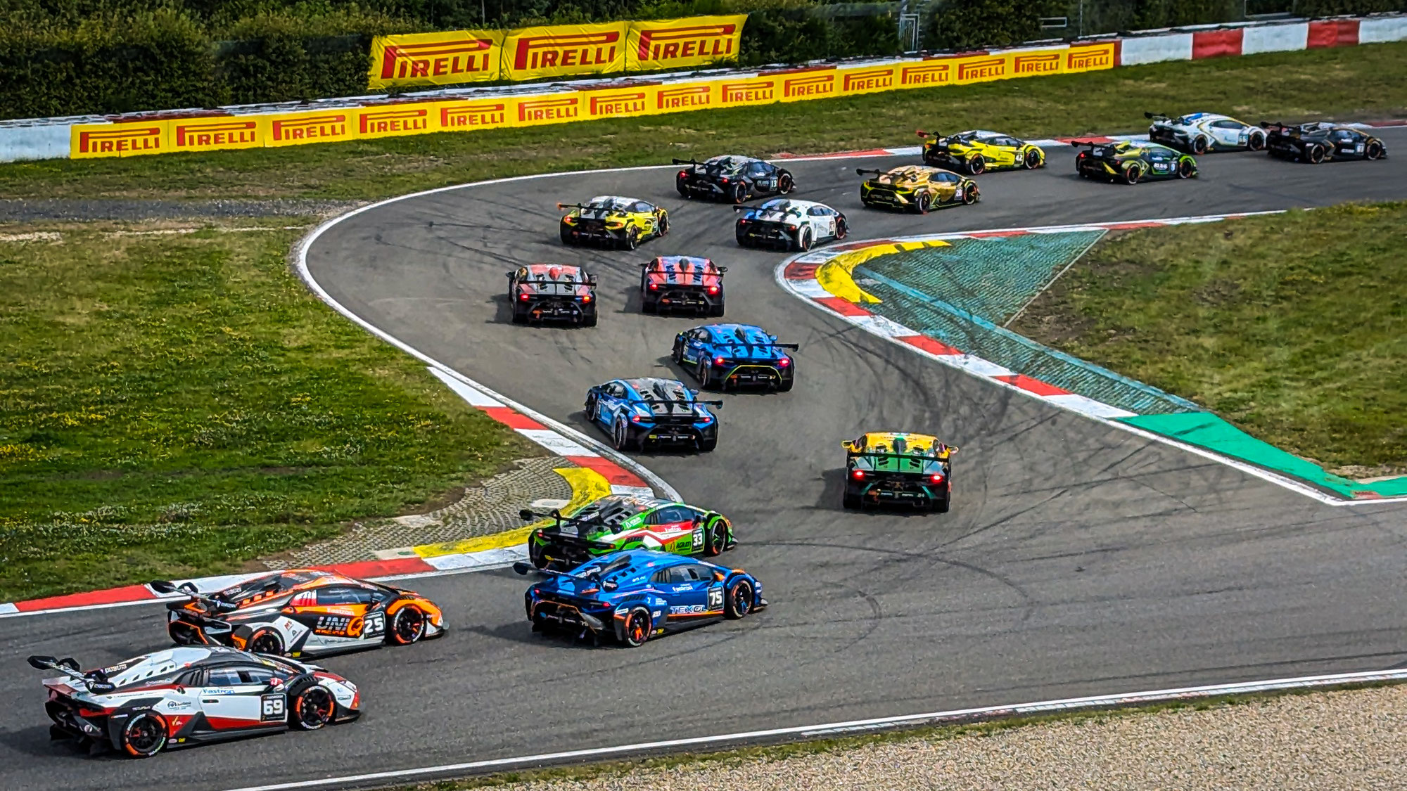 Lamborghini Super Trofeo Europe: Titelkämpfe spitzen sich auf dem Nürburgring zu