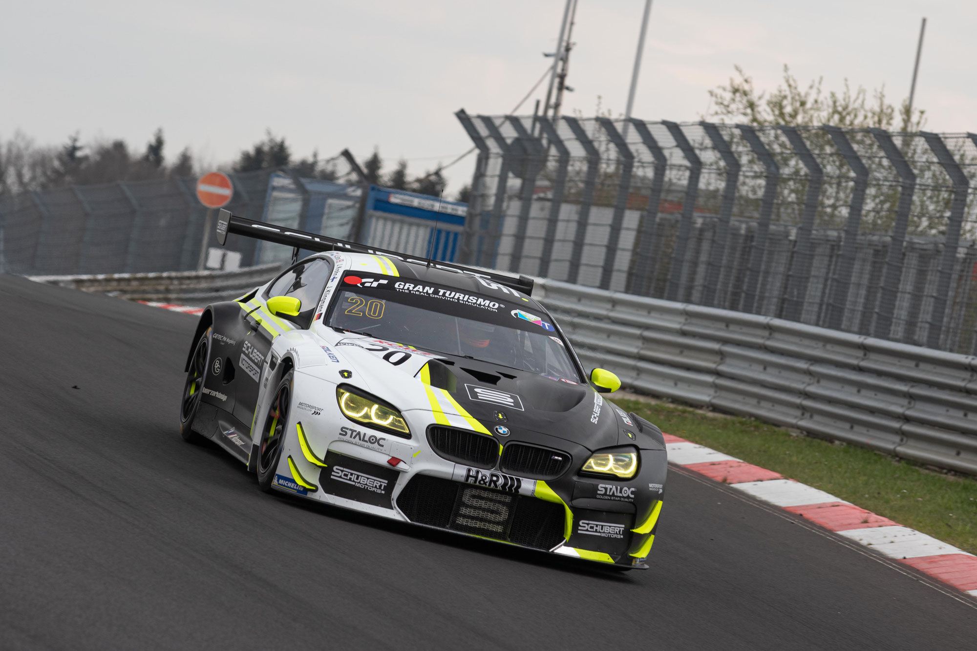 Schubert Motorsport setzt Ausrufezeichen in der NLS: Pole Position beim Comeback mit dem BMW M6 GT3 auf der Nordschleife