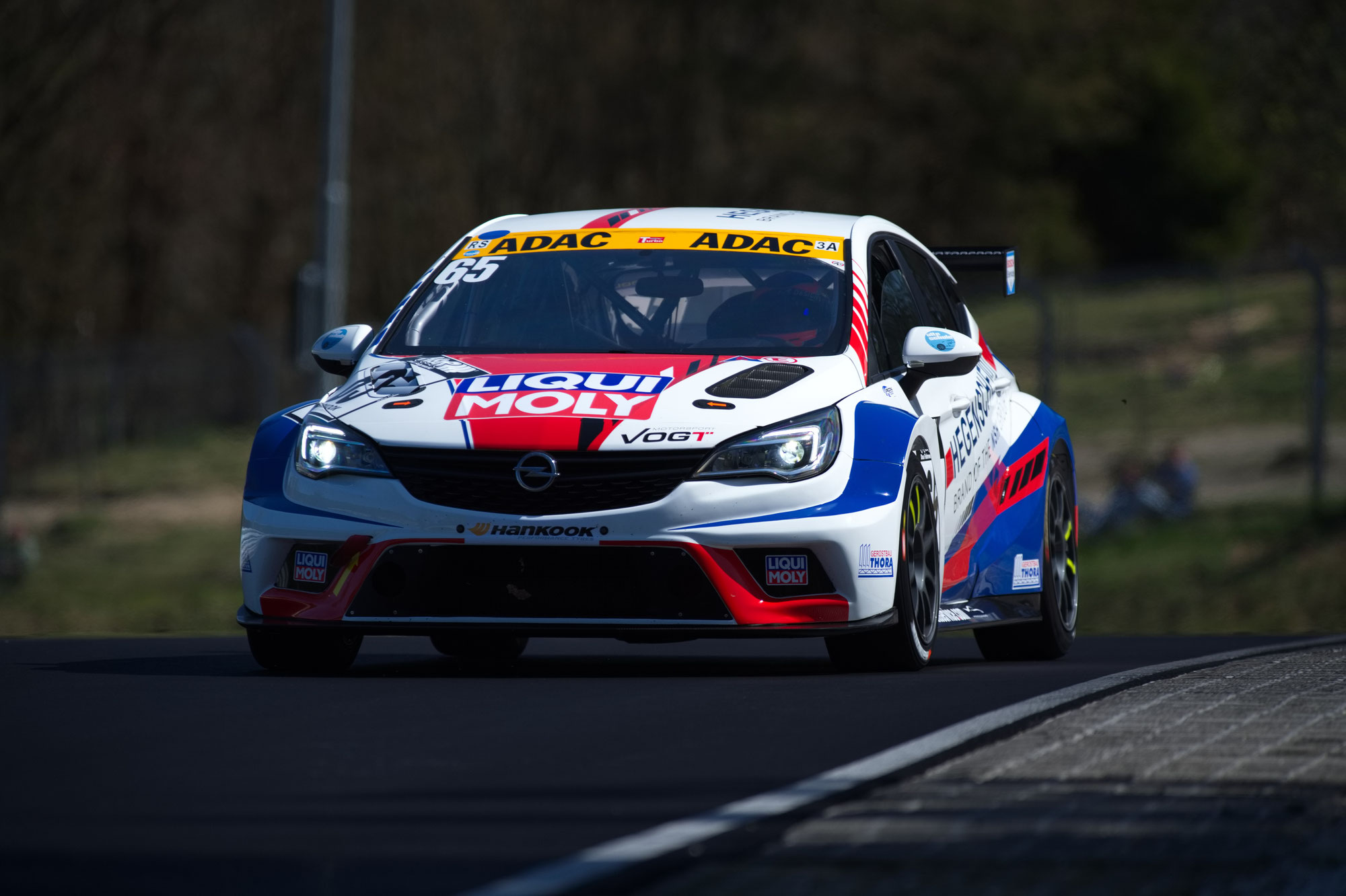 Autohaus Vogt feiert Klassensieg und Gesamtpodium in der Rundstrecken-Challenge Nürburgring