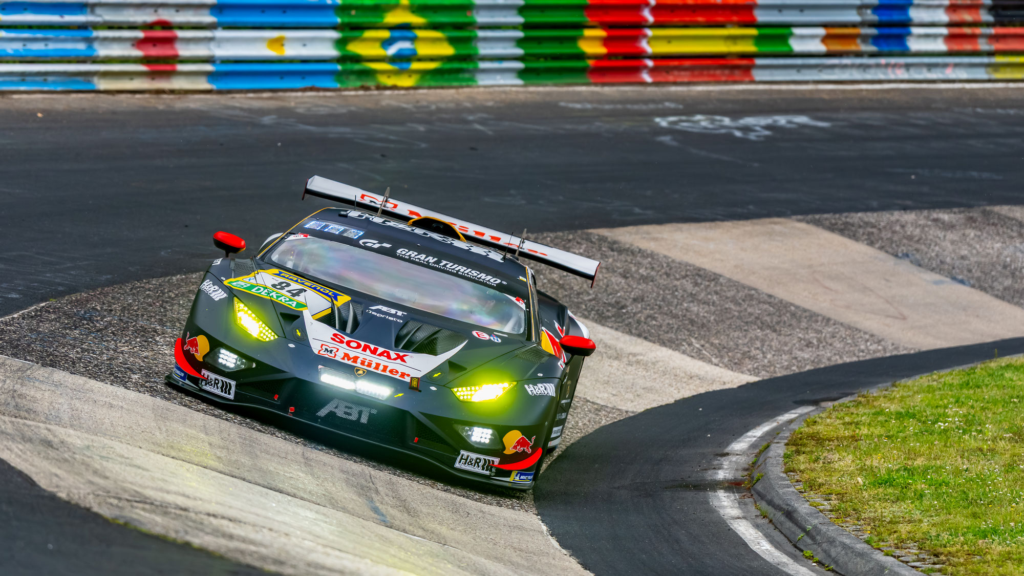 24h Nürburgring: ABT-Lamborghini bangt um Podiumsrang nach technischer Untersuchung