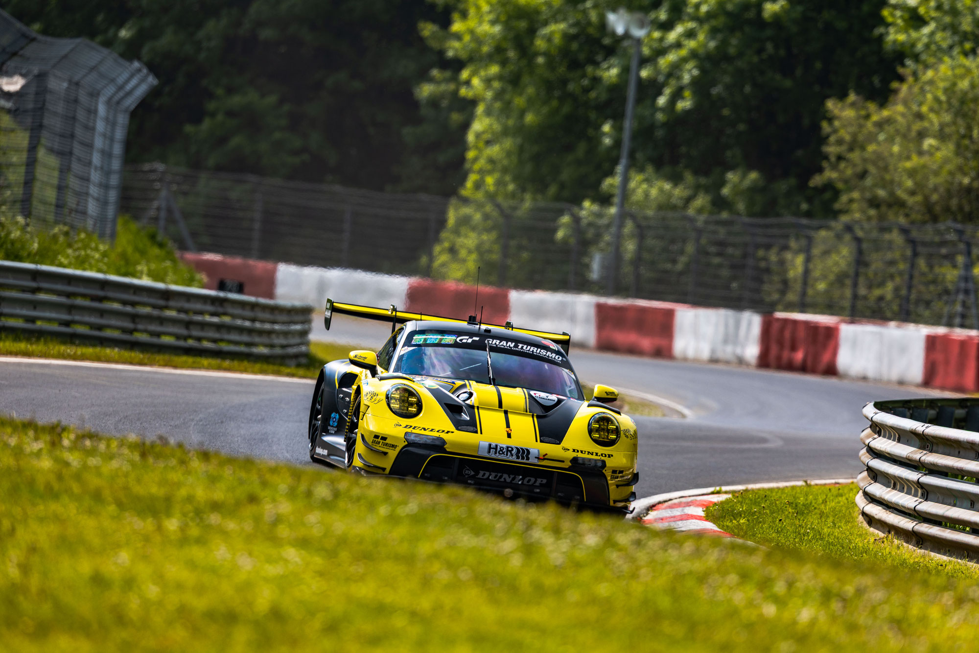 DUNLOP Motorsport verpasst bei den ADAC RAVENOL 24h Nürburgring nach starker Aufholjagd das Ziel