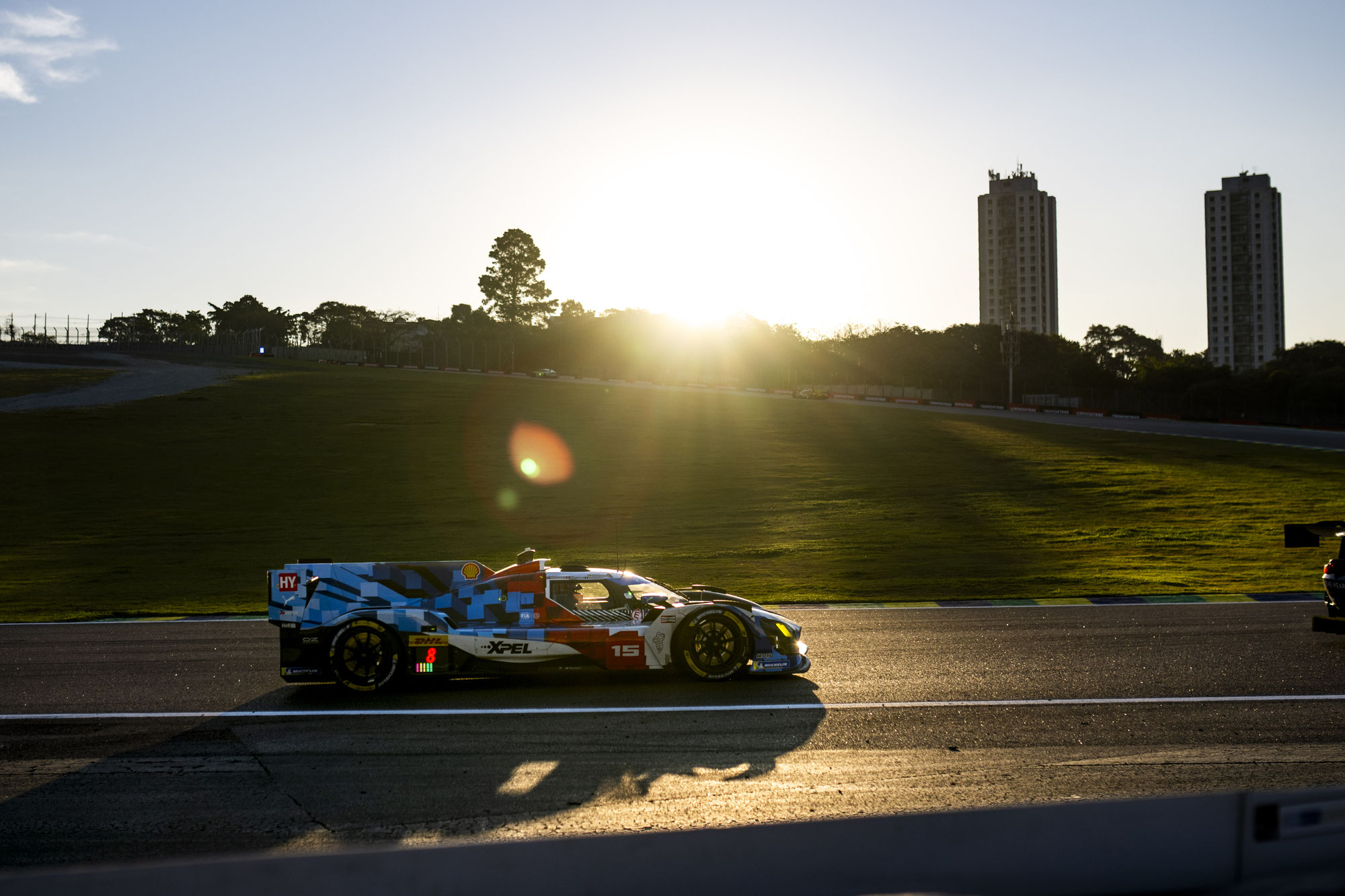 BMW behauptet Führung nach vier Stunden in São Paulo, Corvette kontrolliert LMGT3