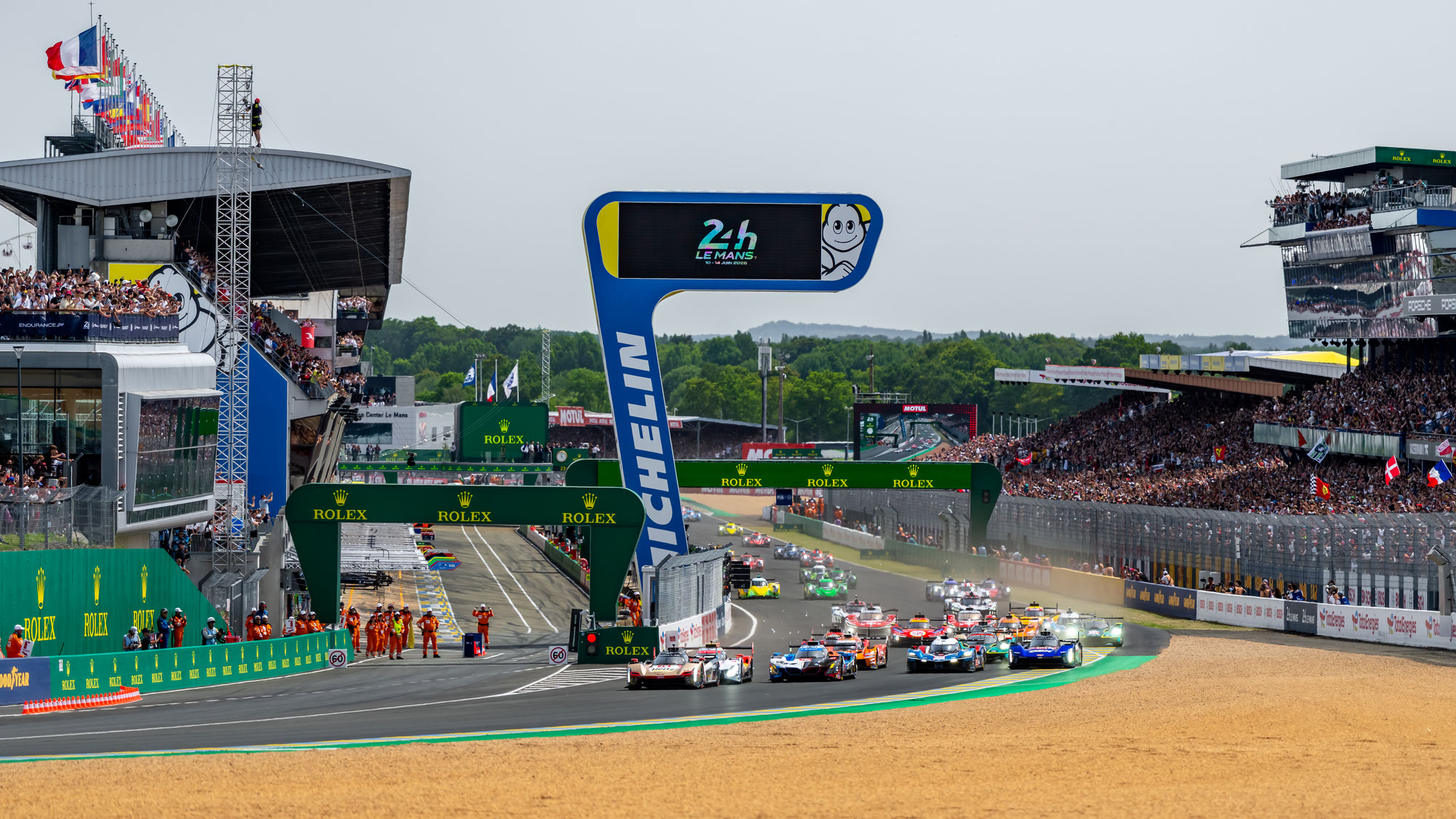 Vier-Stunden-Zusammenfassung: Toyota übernimmt die Spitze, während sich der Kampf um die Führung in Le Mans zuspitzt