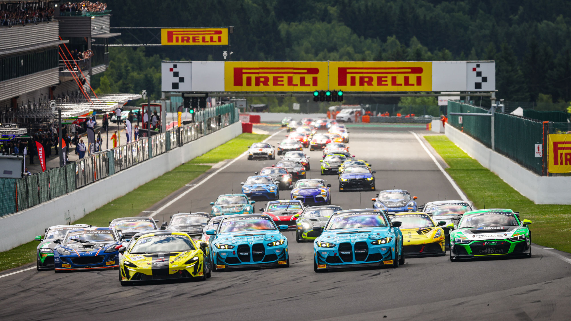 GT4 European Series mit 40 Fahrzeugen auf dem Nürburgring