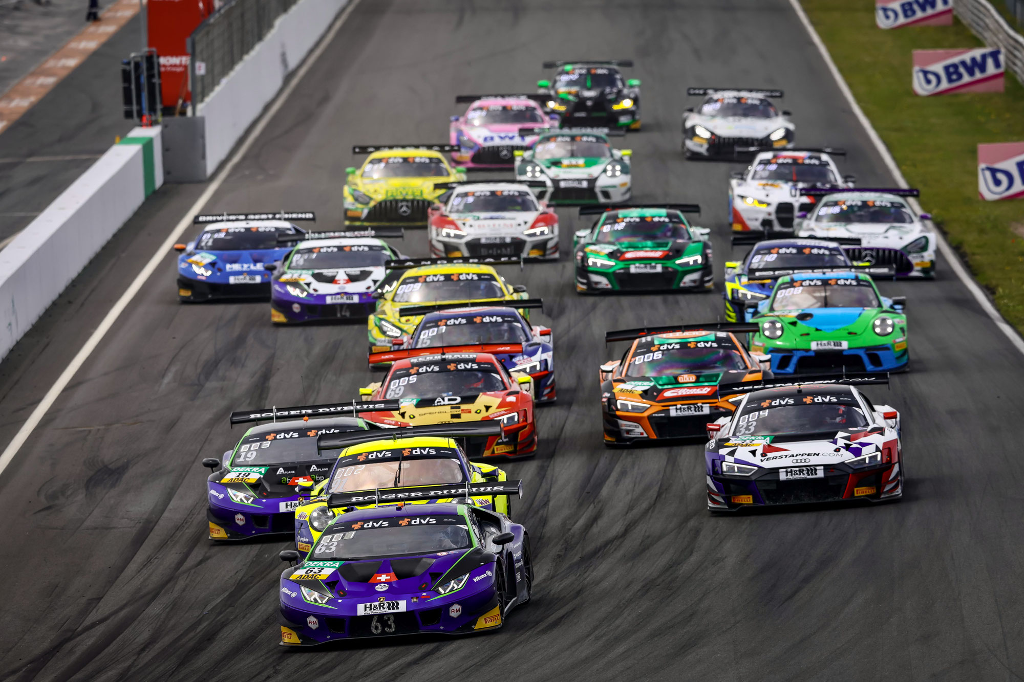 Enger Kampf an der Spitze: Wer wird Halbzeitmeister im ADAC GT Masters?