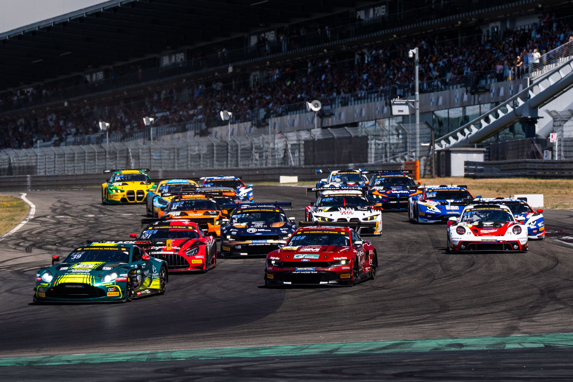 Aston Martin-Team Comtoyou mit Debütsieg am Nürburgring