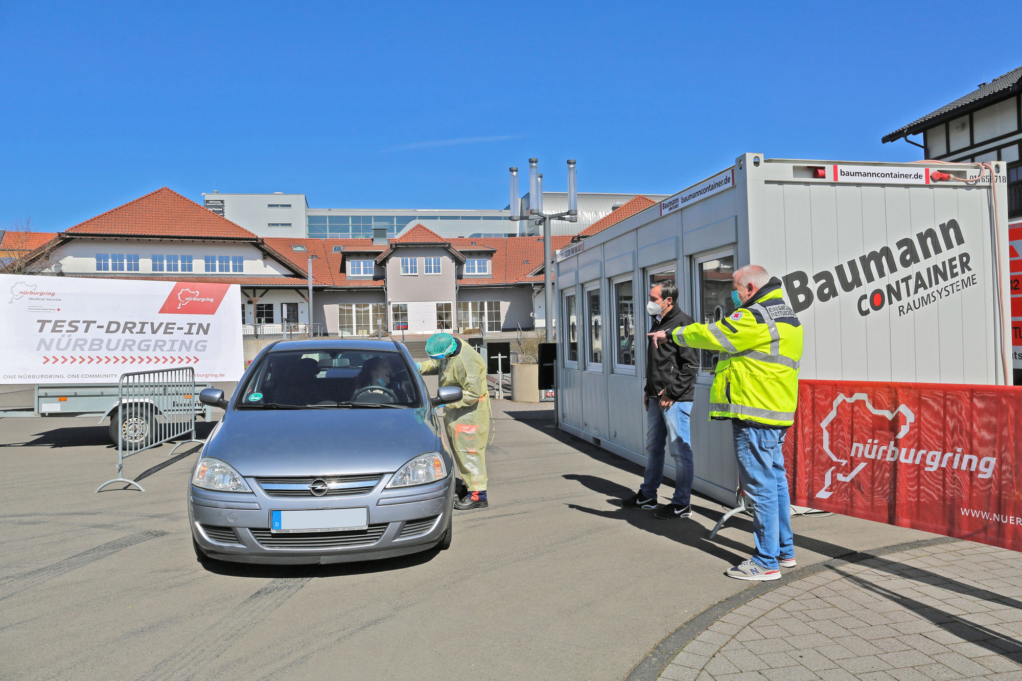 Kooperation im Kampf gegen die Pandemie: Nürburgring und Deutsches Rotes Kreuz errichten Corona-Test-Drive-In