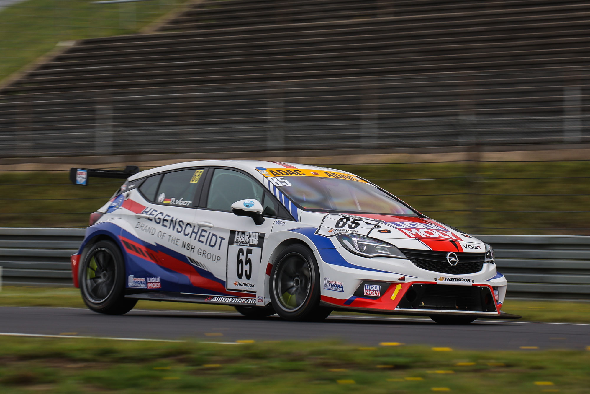 Autohaus Vogt feiert vorzeitigen Titelgewinn in der Rundstrecken-Challenge Nürburgring