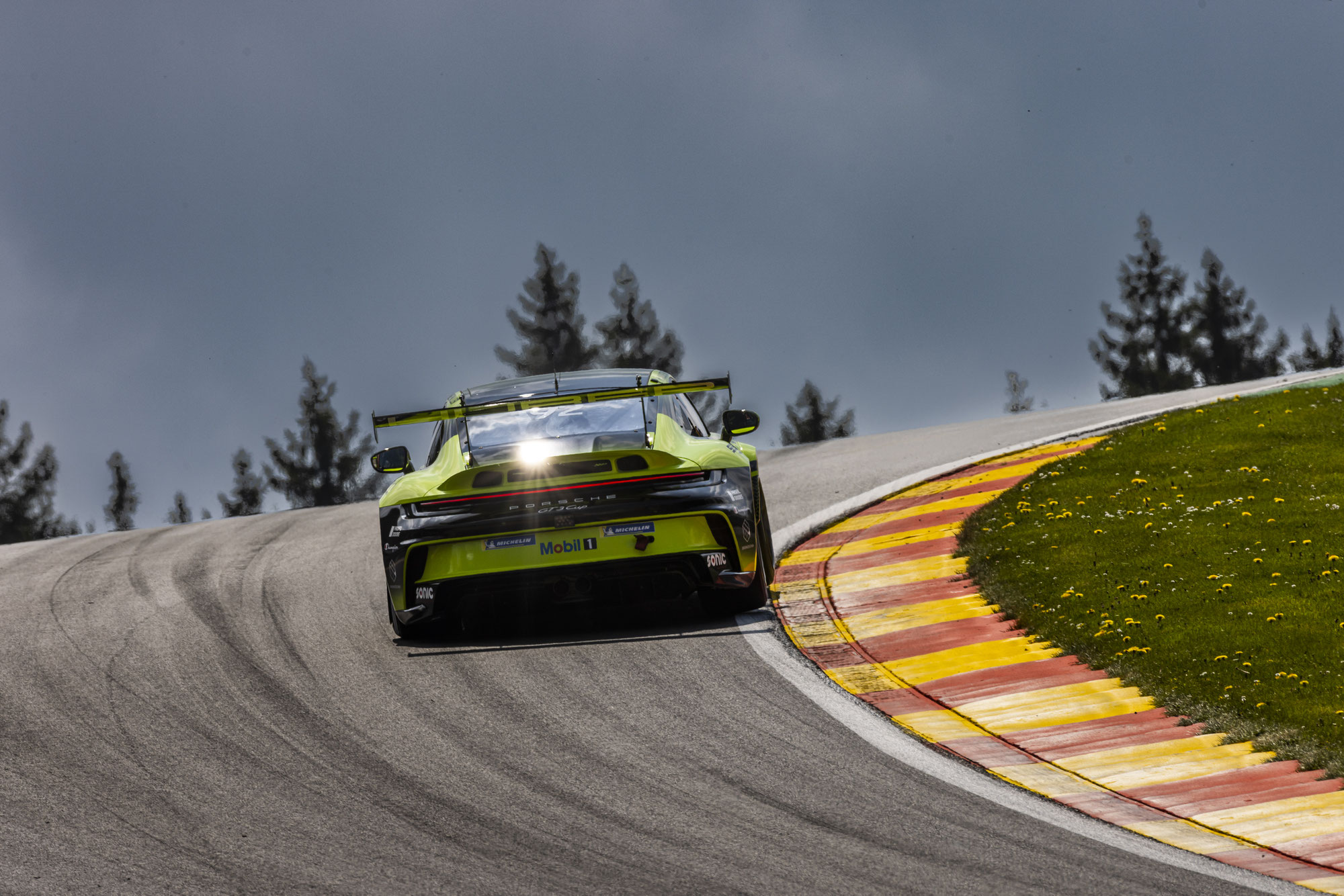 Saisonauftakt nach Maß: Doppelsieg für Huber Racing in Spa