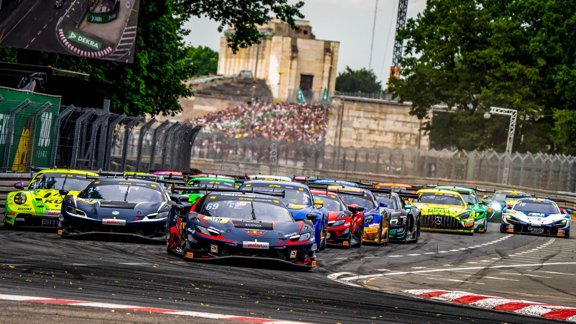 Dritter Sieg am Norisring – Preining schlägt Ferrari-Duo