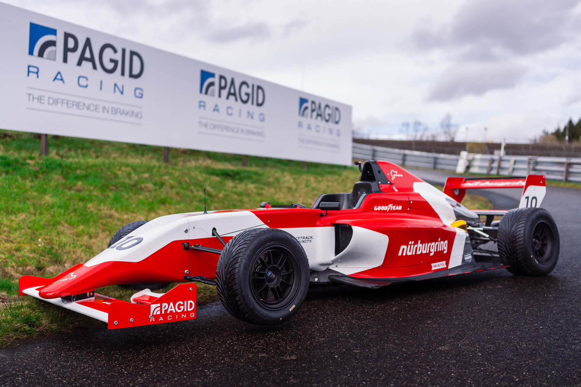 Neues Namensrecht an der Grand-Prix-Strecke: Rennteams fahren ab sofort durch die PAGID Racing Kurve