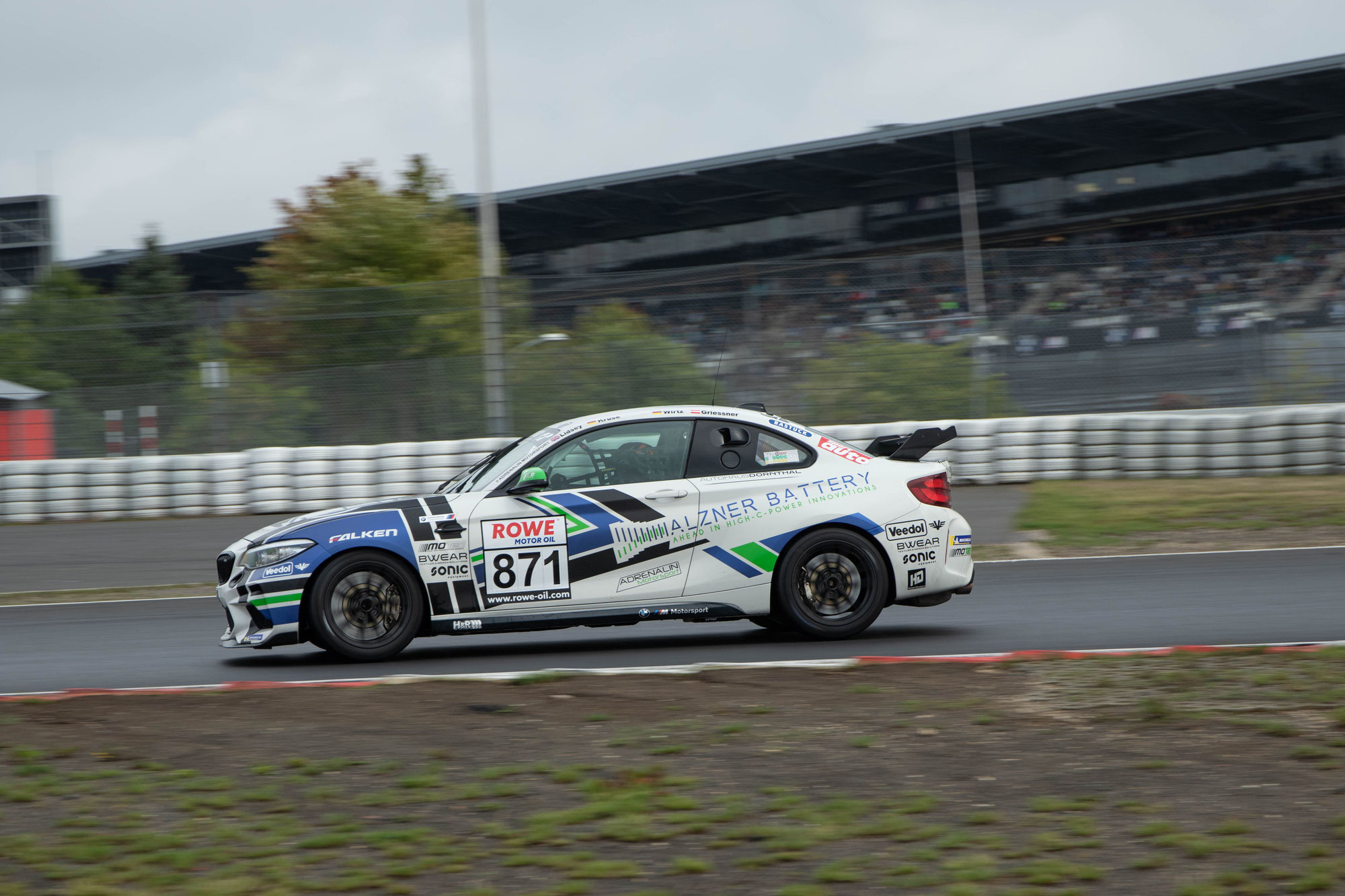 Adrenalin Motorsport Team Alzner Automotive gelingt bei den 12h Nürburgring ein bedeutender Schritt in Richtung Titelverteidigung