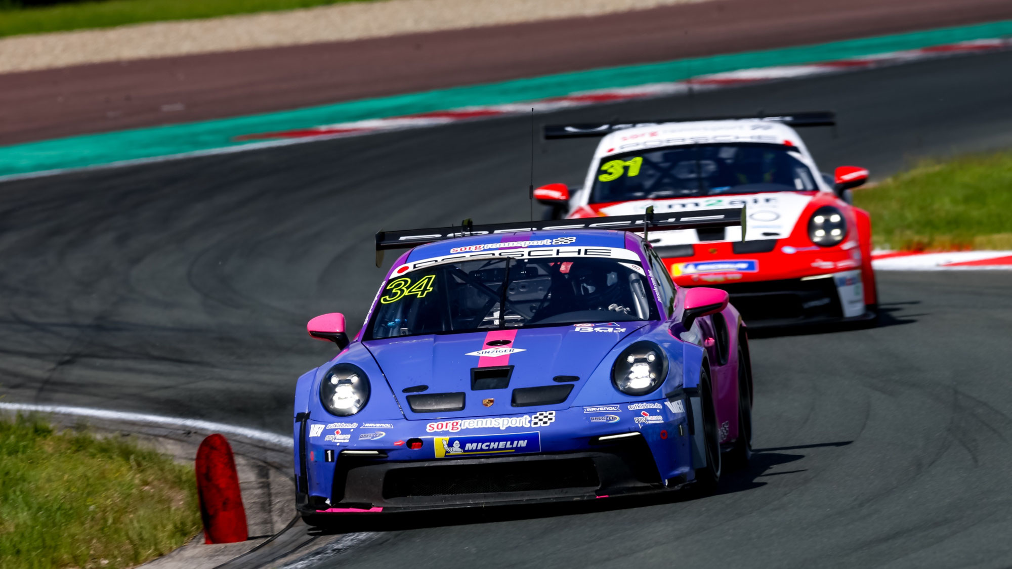 Porsche Sports Cup: Sorg Rennsport kehrt mit vier Siegen aus Oschersleben zurück