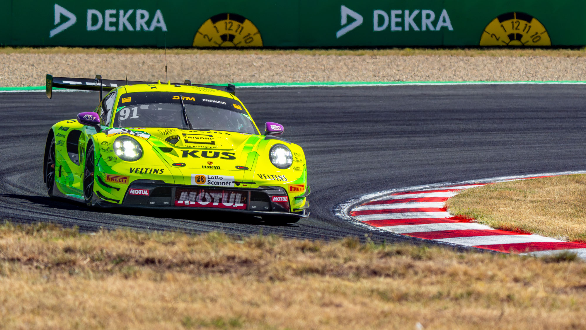 Porsche-Doppelspitze: Preining und Feller dominieren Freies Training in Oschersleben
